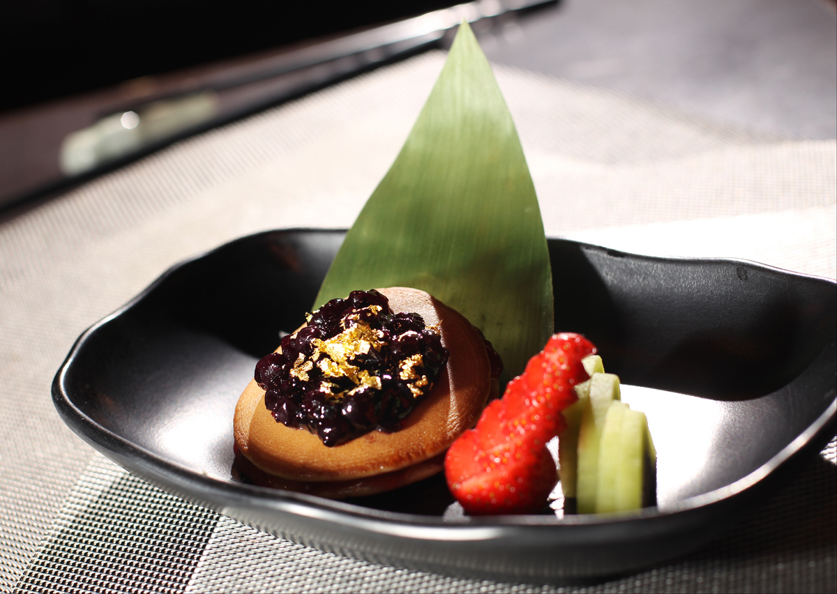 Dorayaki pancake with strawberry jam, blueberries and gold flakes at Akita Teppanyaki. Photo: May Tse