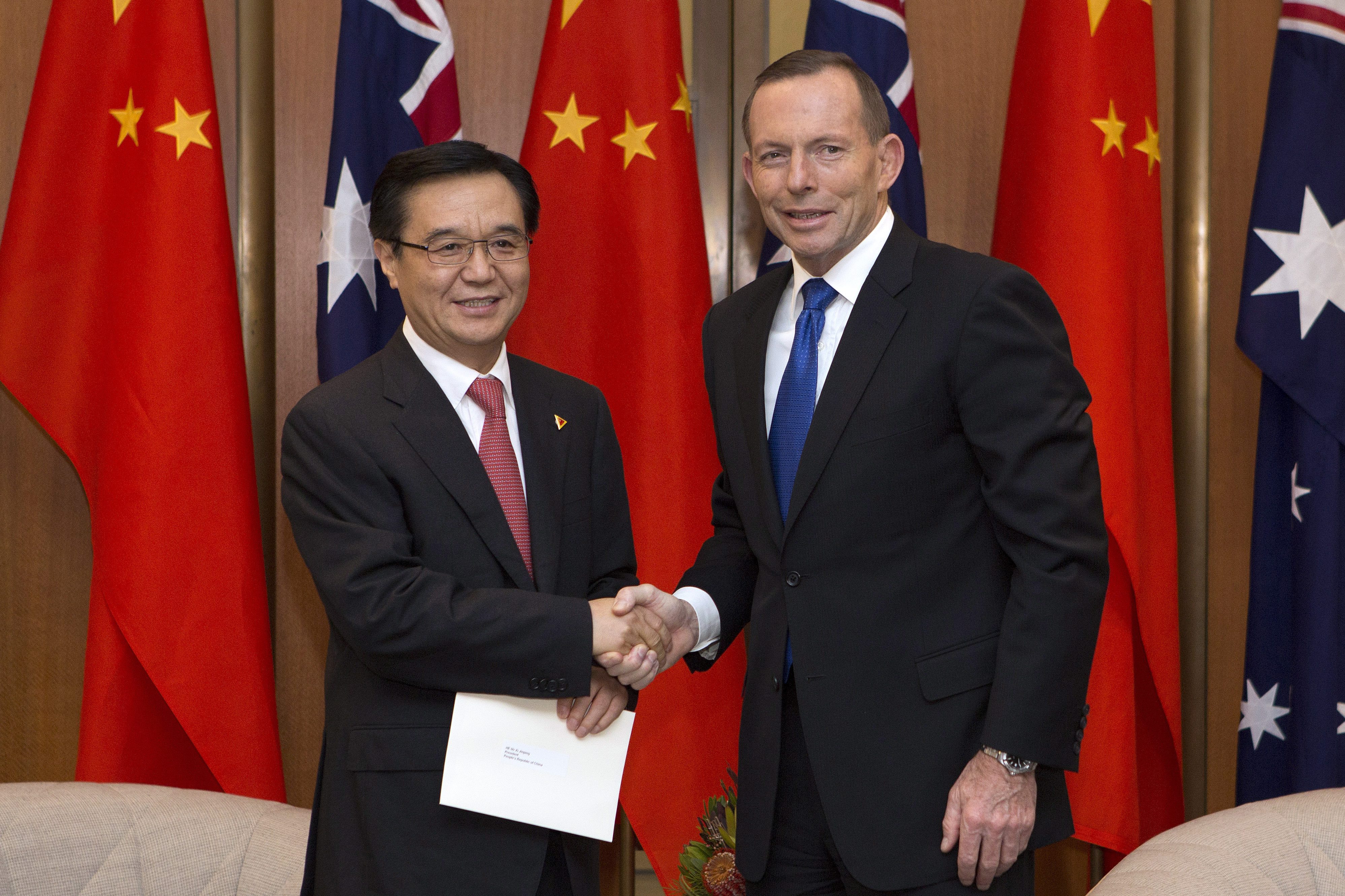 Australian Prime Minister Tony Abbott shakes hands with China's Minister of Commerce Gao Hucheng at Parliament House in Canberra, Australia. Photo: EPA