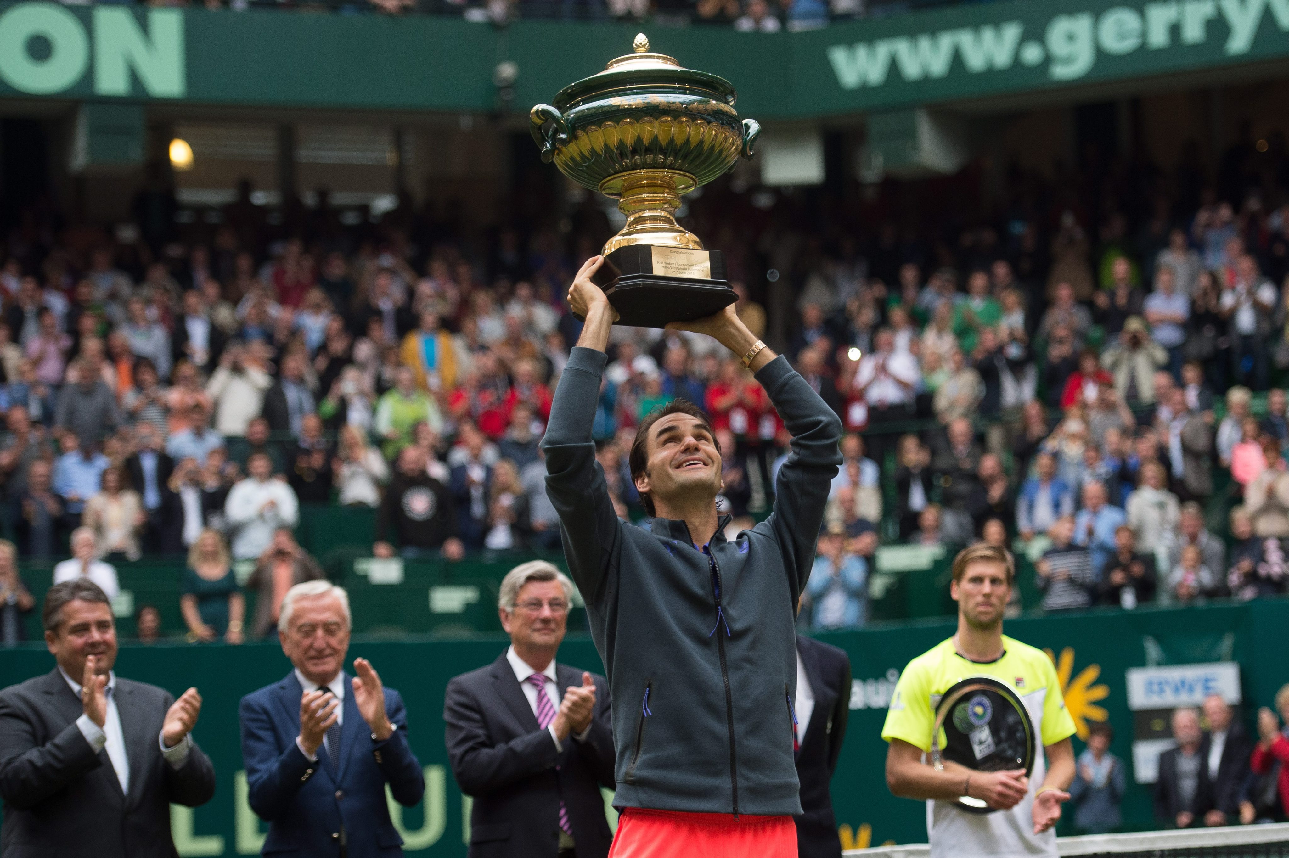 Roger Federer rules Halle for eighth time with win over Andreas