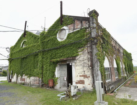 The Onga River Pump House of the former state-run Yawata Steel Works in Nakama, Fukuoka Prefecture constitutes one of the sites of Japan's industrial revolution in the Meiji era (1868-1911) recommended for registration on the UNESCO World Heritage list. Photo: Kyodo