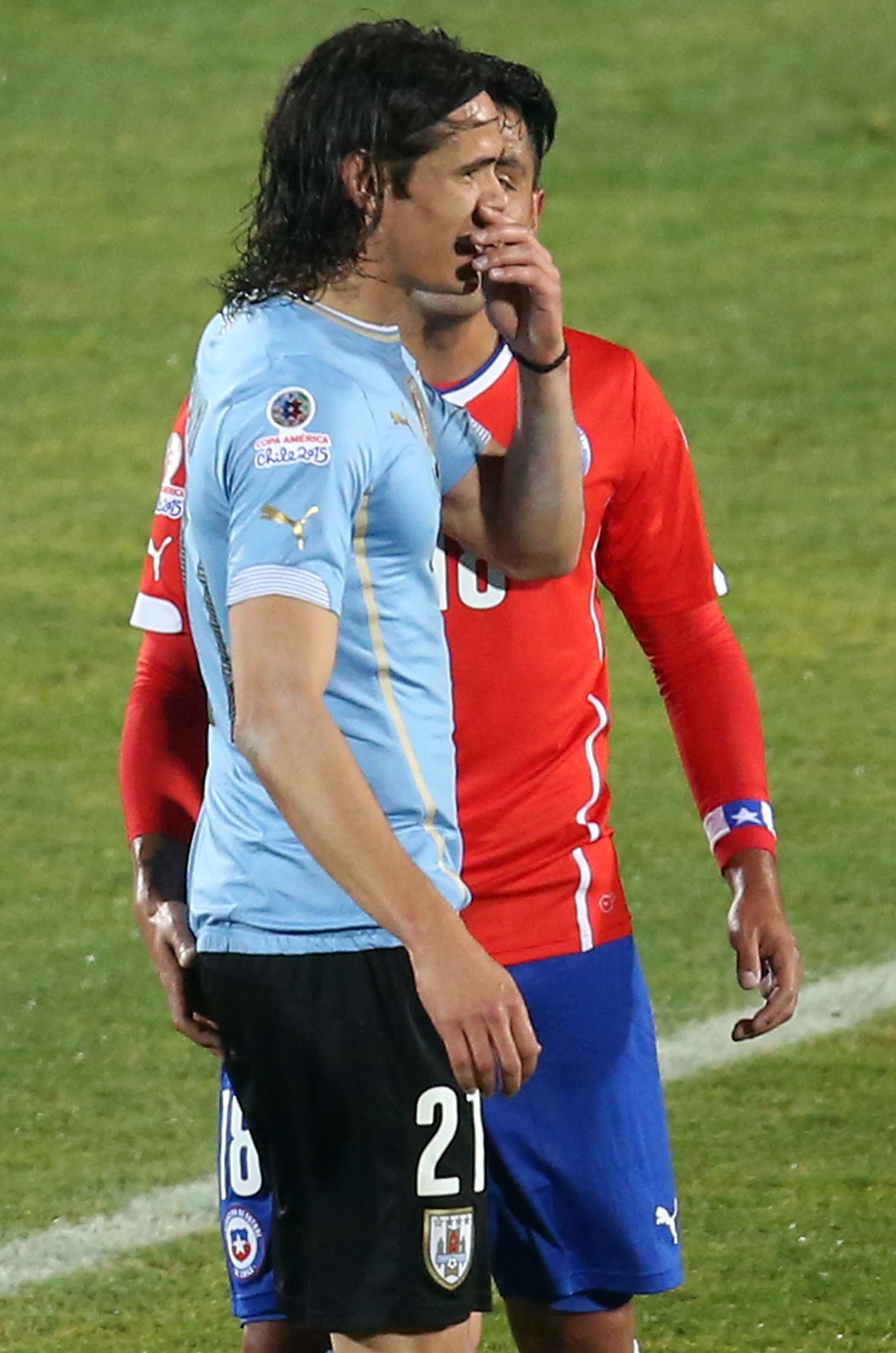 Chile defender Gonzalo Jara provokes Uruguay's Edinson Cavani by sticking his finger into his backside during their Copa America 2015 quarter-final. Photo: AFP