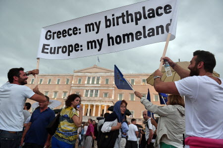 Demonstrators express their support of the euro in front of the Greek Parliament Building in Athens. Photo: AFP