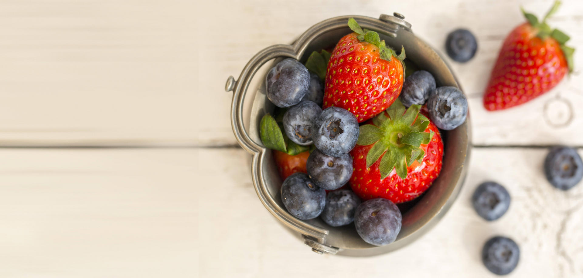  Strawberries are a better source of vitamin C and potassium. But for vitamin A, blueberries are more preferable. Both fruits contain anthocyanin (the red or purplish-blue pigment), which is anti-inflammatory and antioxidant.