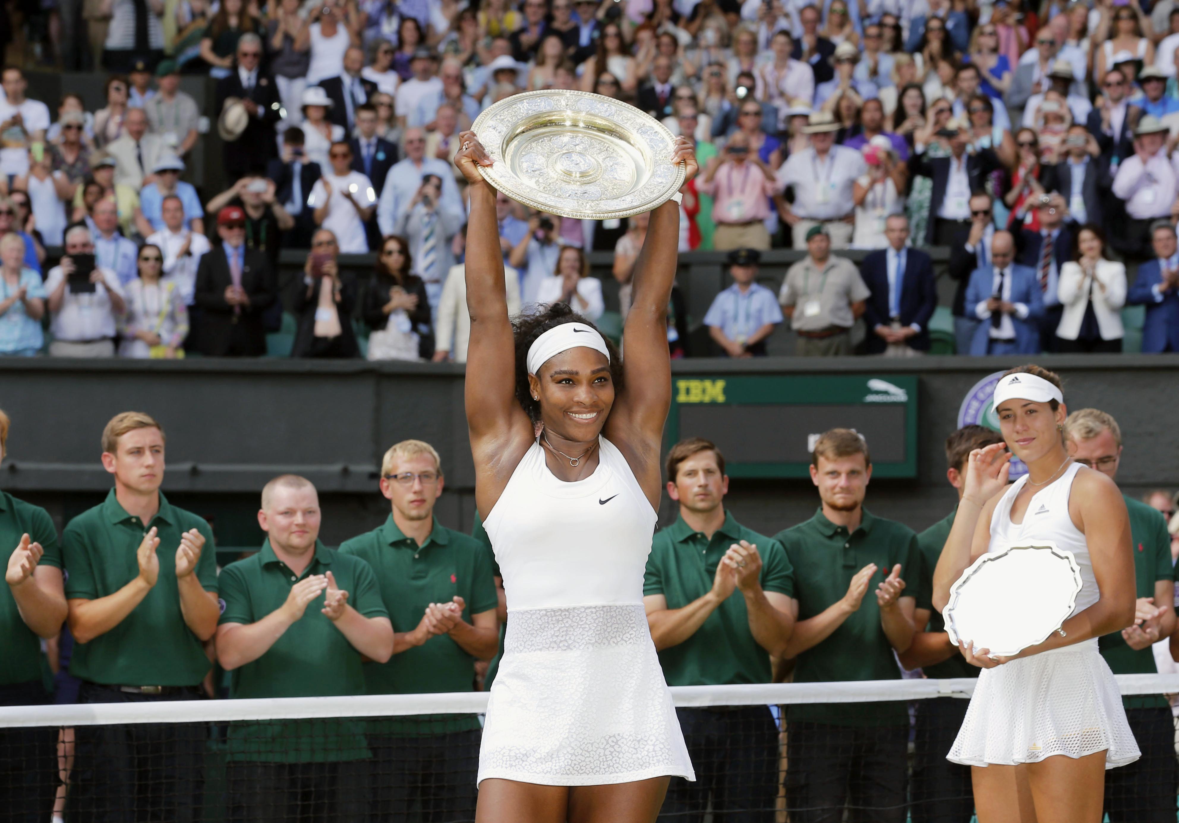 Serena Williams lifts the Venus Rosewater Dish after her sixth Wimbledon title triumph. Photo: Kyodo