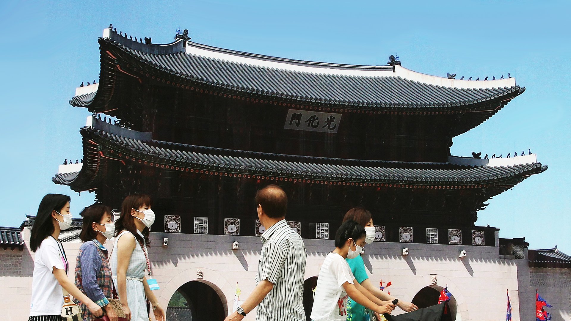 People wear masks as a precaution against an outbreak of the Mers virus in South Korea. Photo: AP