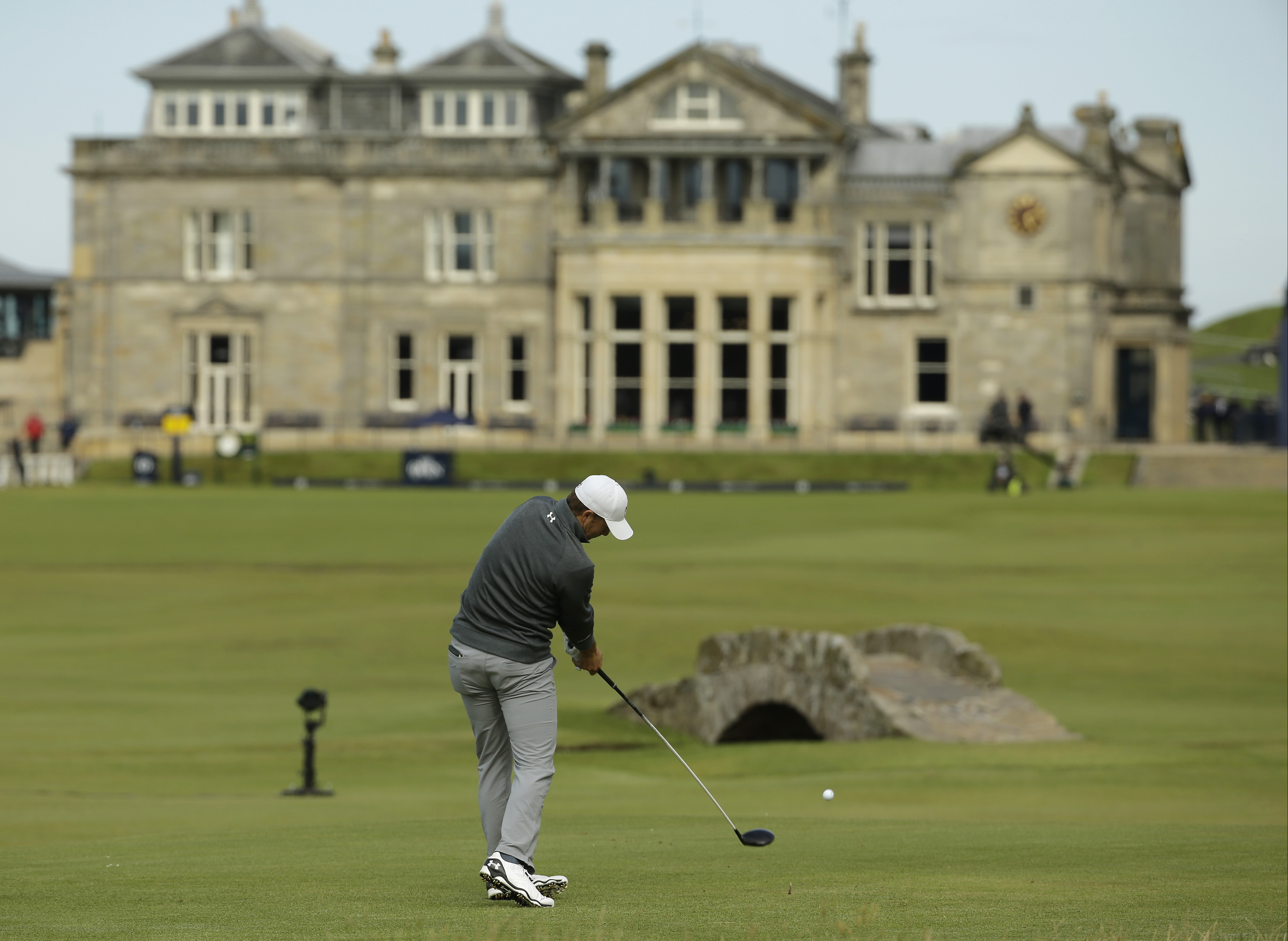 Jordan Spieth drives the ball from the 18th tee during the third round. Photo: AP