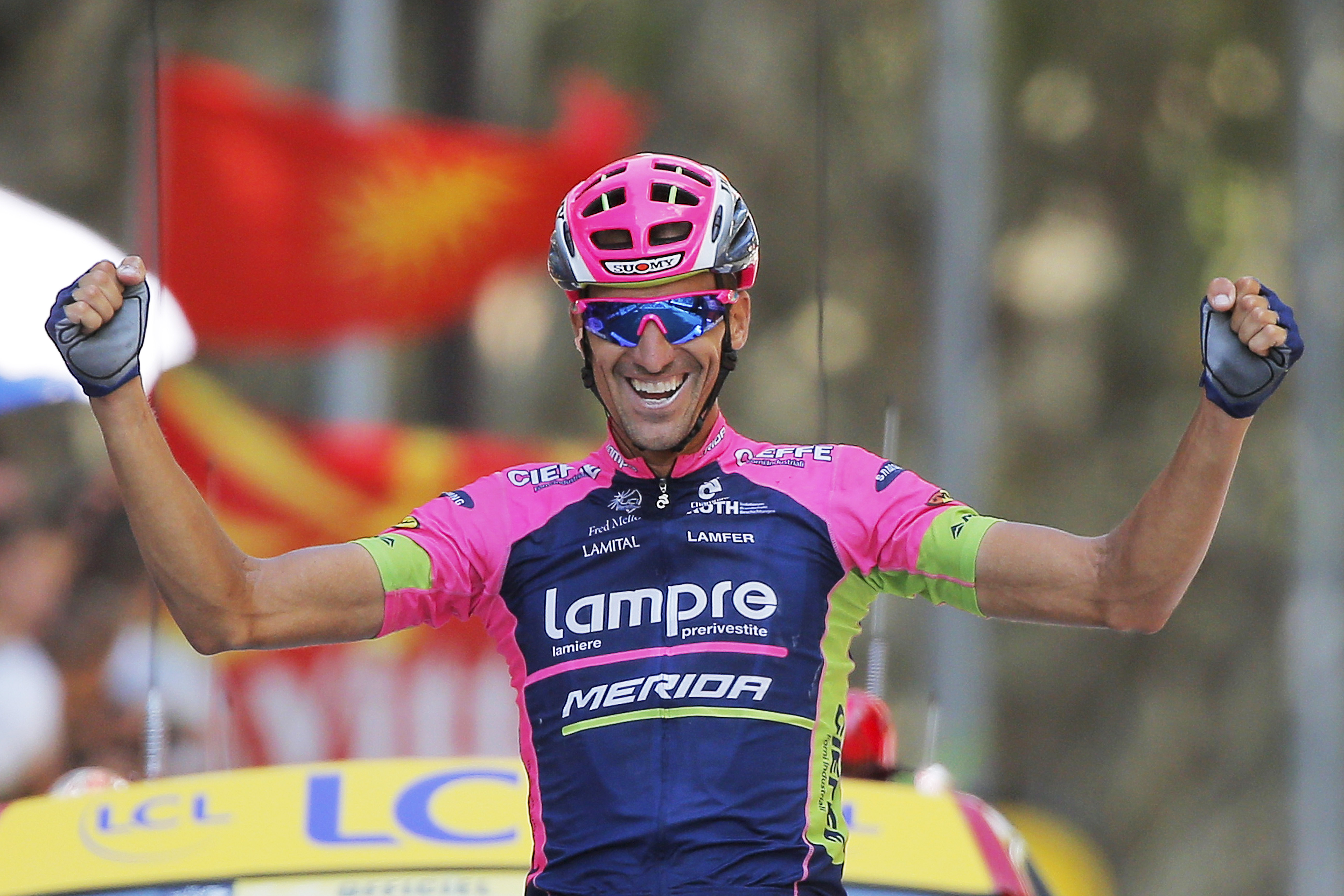 Ruben Plaza of Spain celebrates winning stage 16 of the Tour de France. Photo: AP