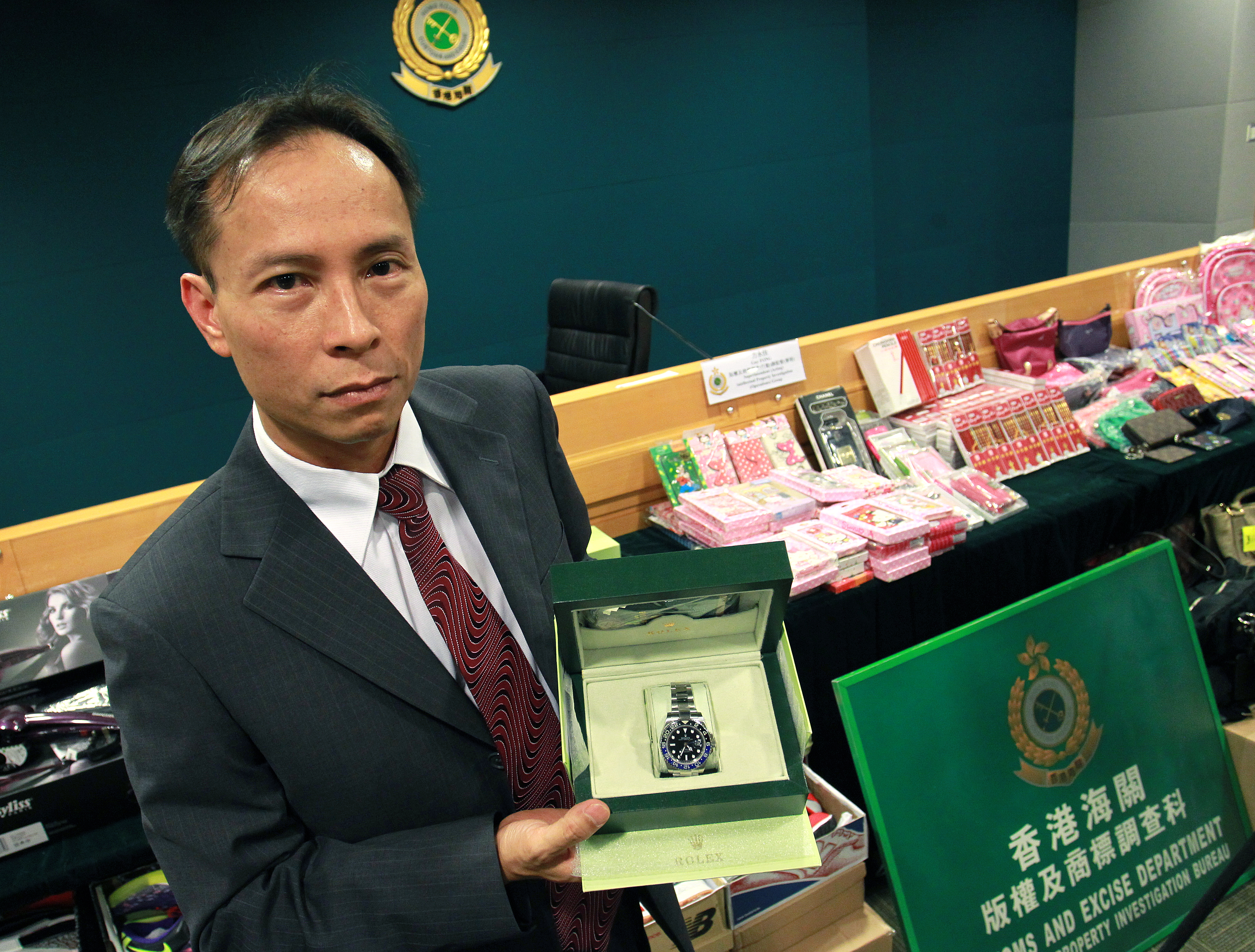 Guy Fong Wing-kai, commander in the department's technology crime investigation division with a counterfeit Rolex watch. Photo: Dickson Lee