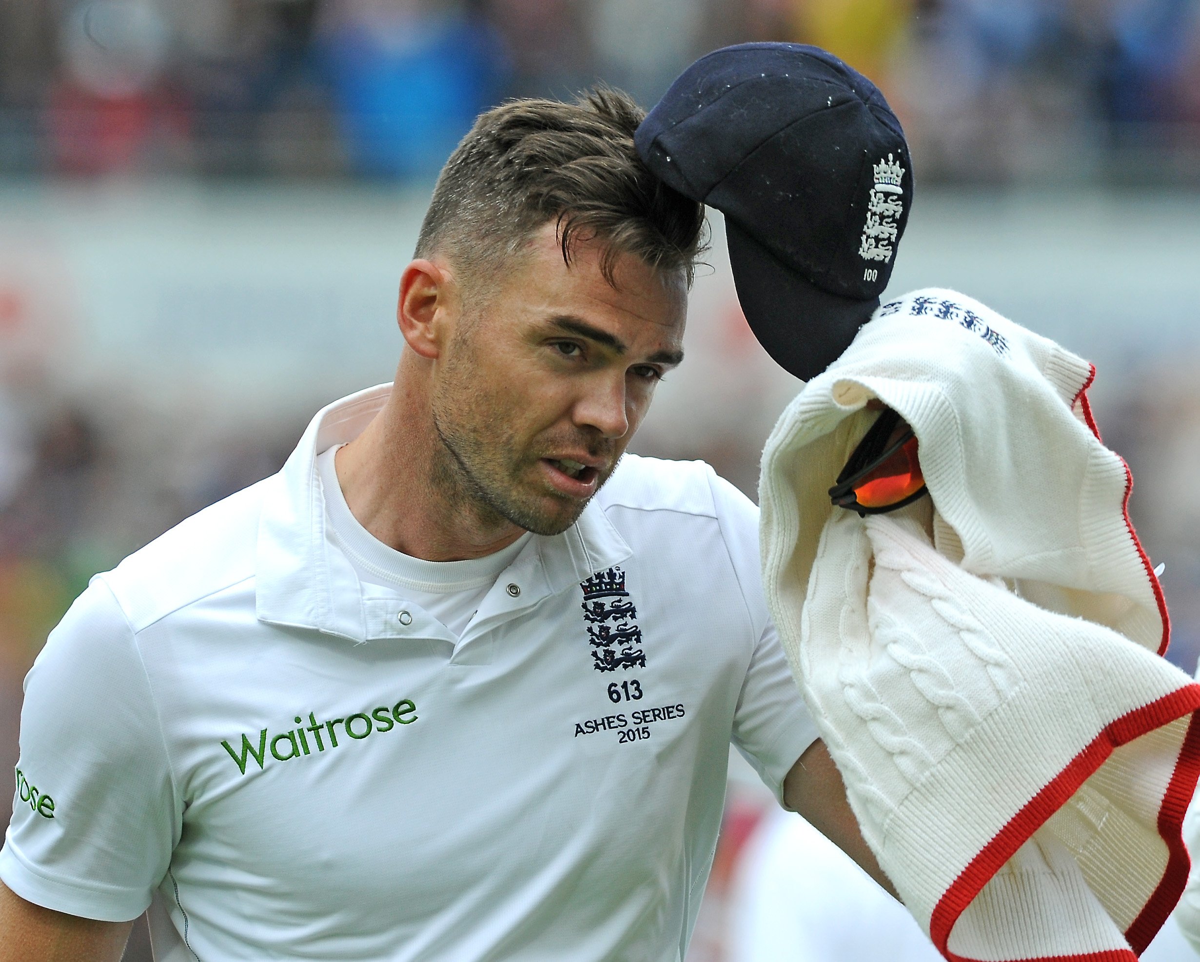 James Anderson acknowledges the applause of the crowd after taking six for 47. Photo: AP