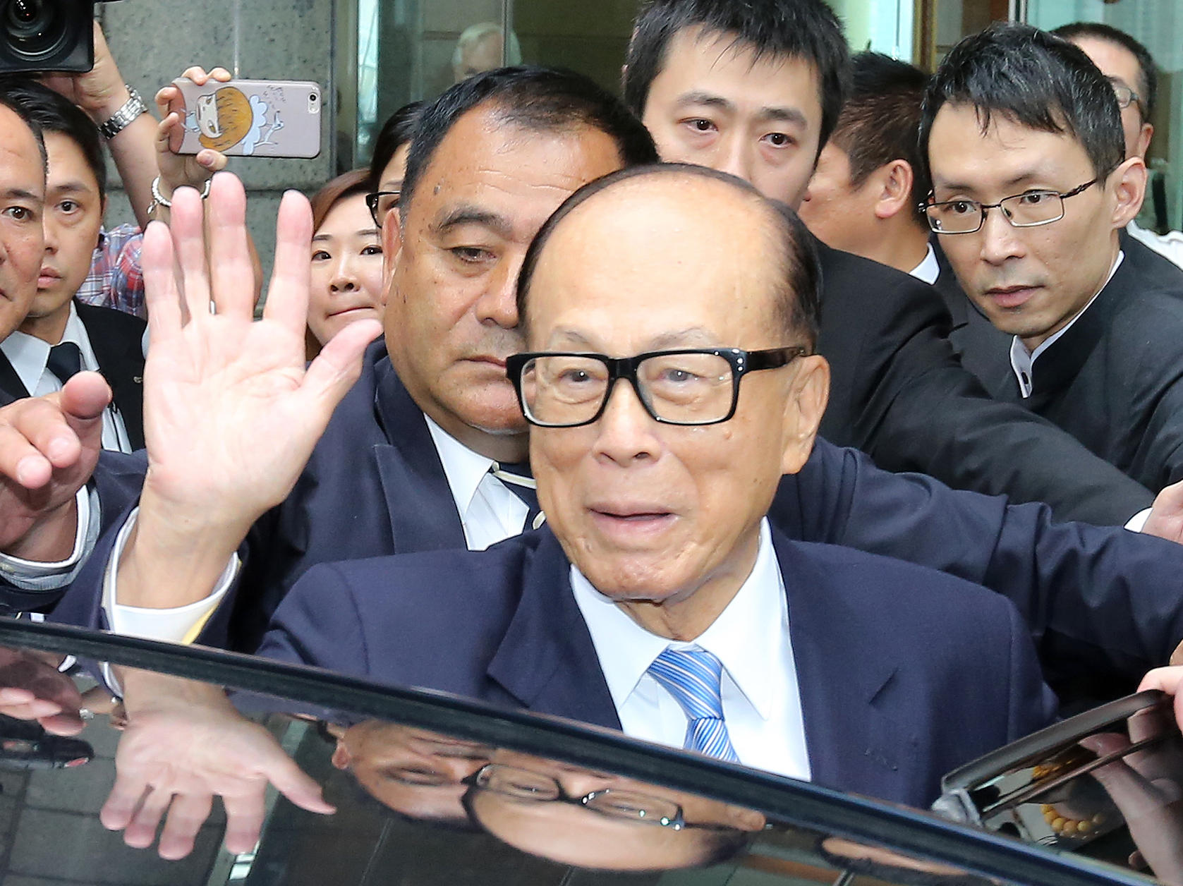 Li Ka-shing should put Power Assets cash to use. Photo: SCMP Pictures