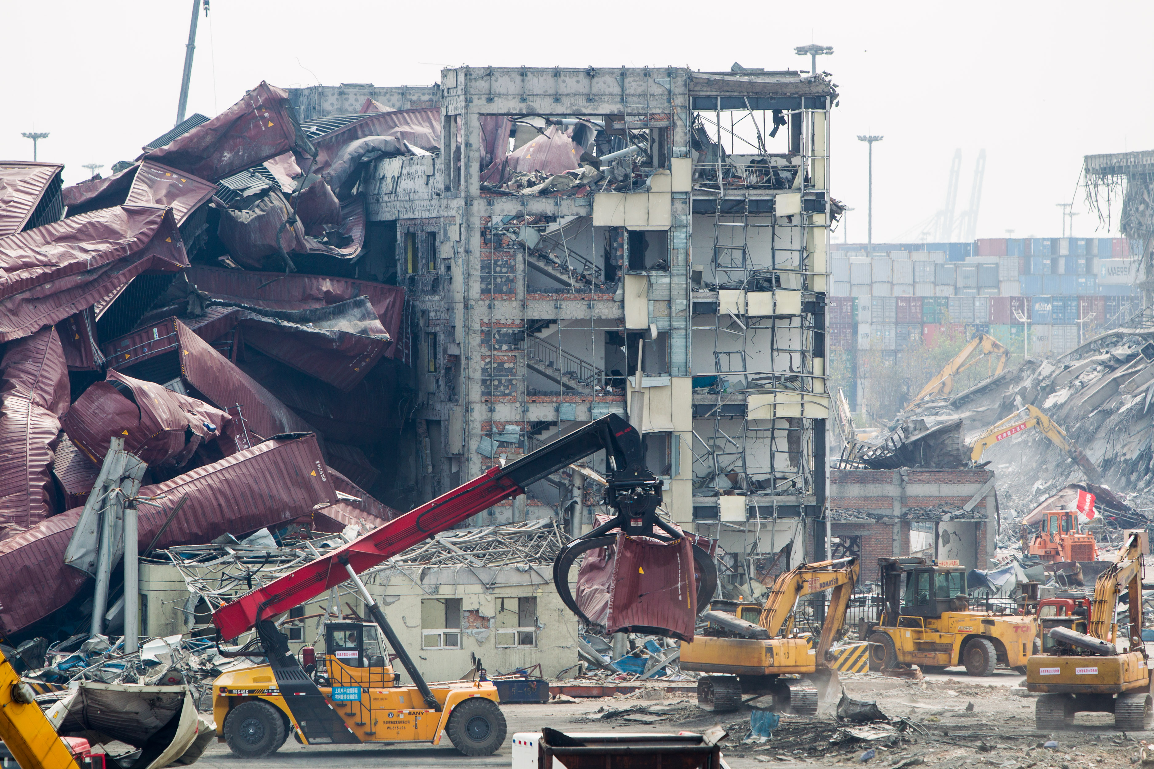 Rescuers clean up the blast site in Tianjin, north China. Photo: Xinhua