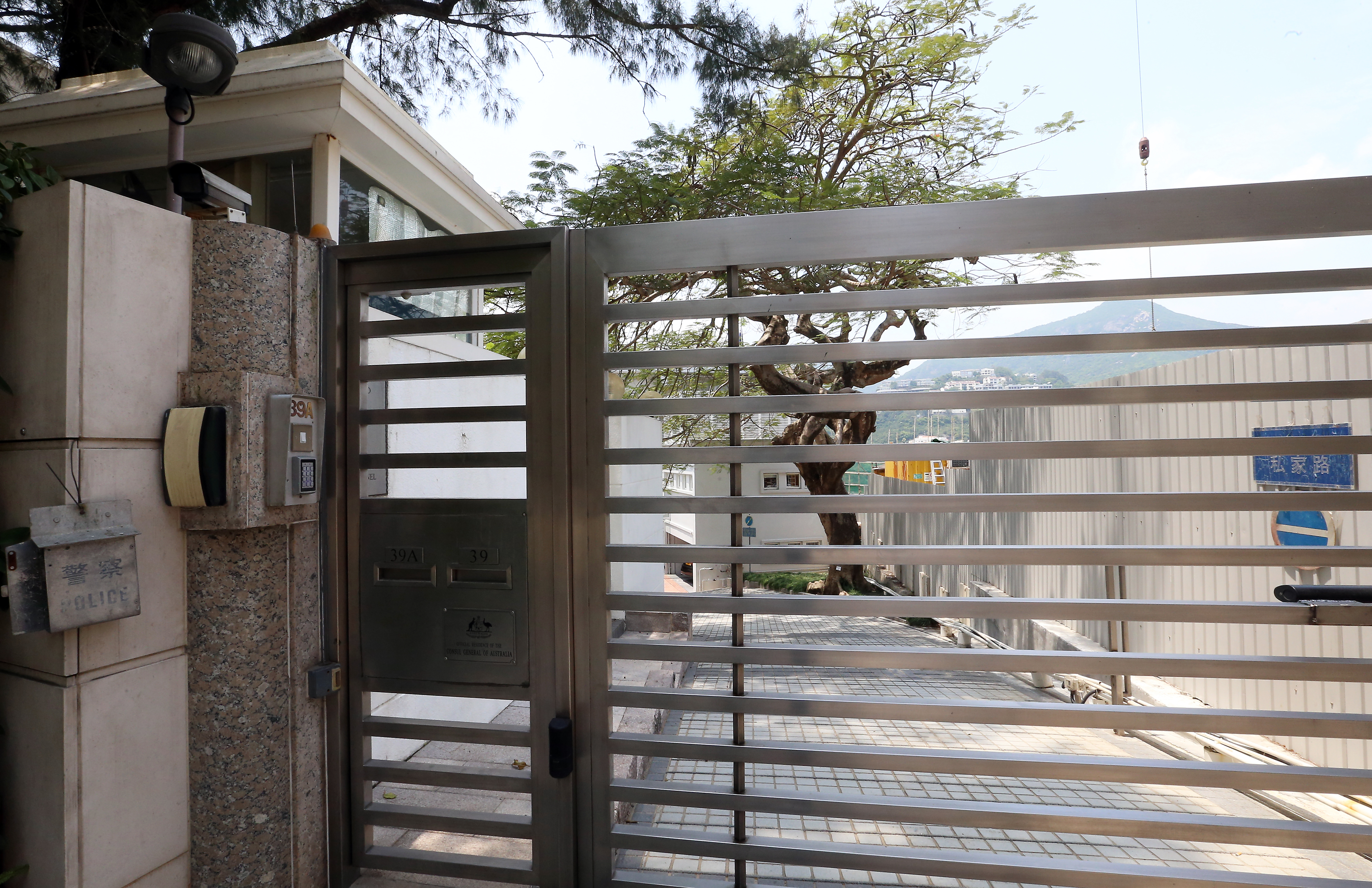 There have been a number of high-profile burglaries, including at the Australian consul general's residence in Deep Water Bay in April. Photo: K. Y. Cheng