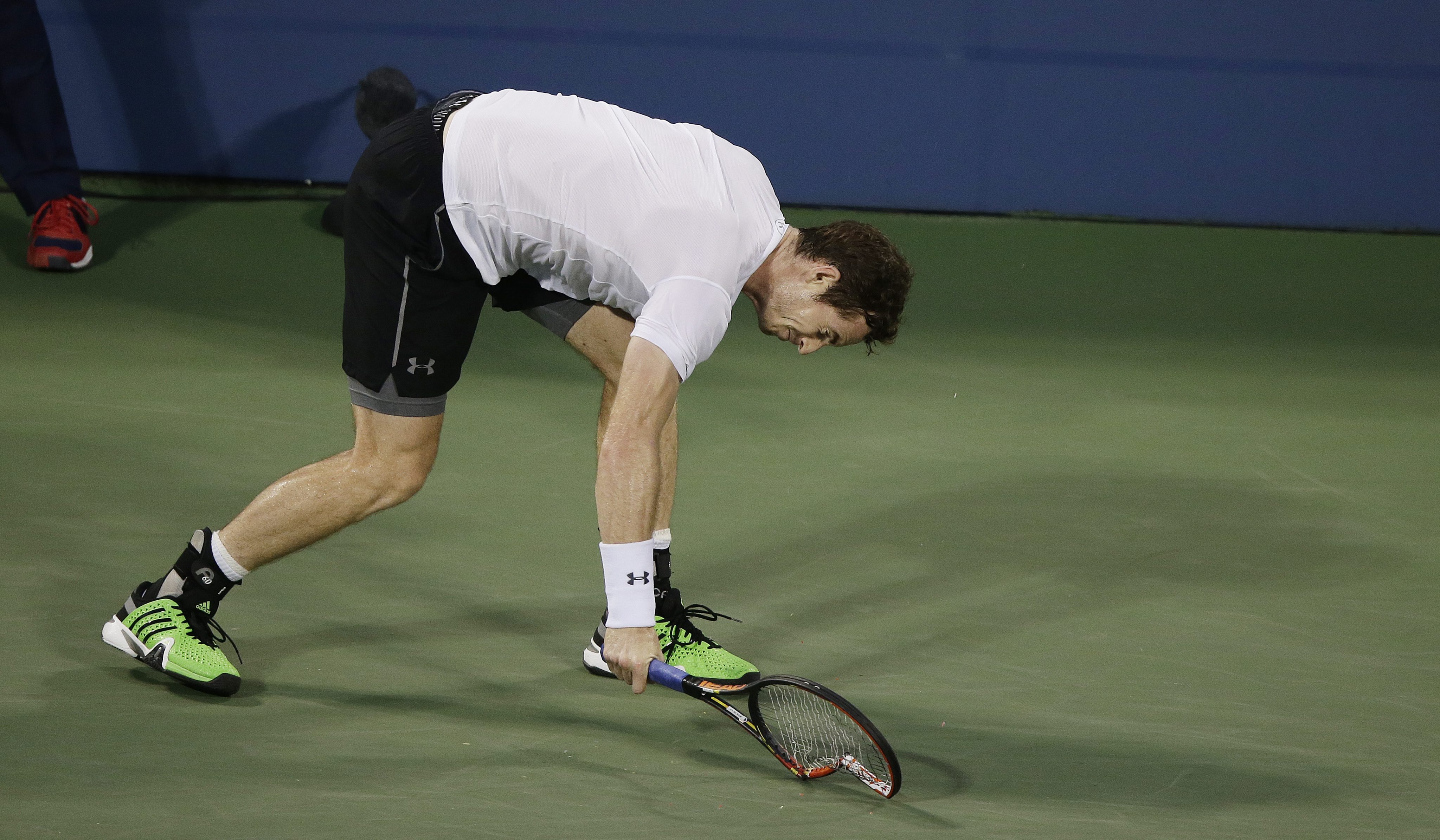 Andy Murray smashes his racquet in frustration after losing a point to Kevin Anderson during their fourth round match. Photo: EPA