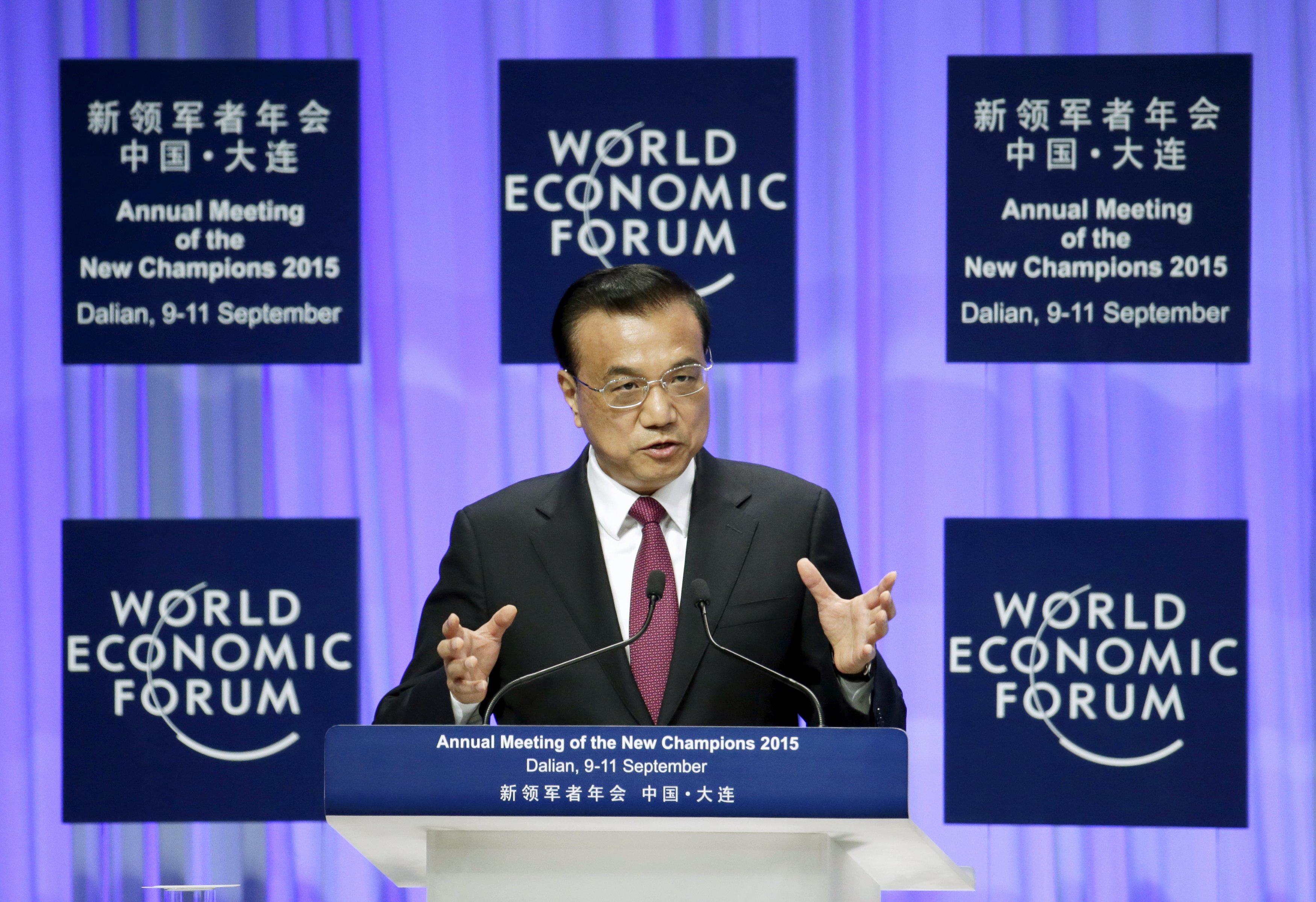 Premier Li Keqiang delivers a speech at the opening ceremony of the World Economic Forum in Dalian. Photo: Reuters