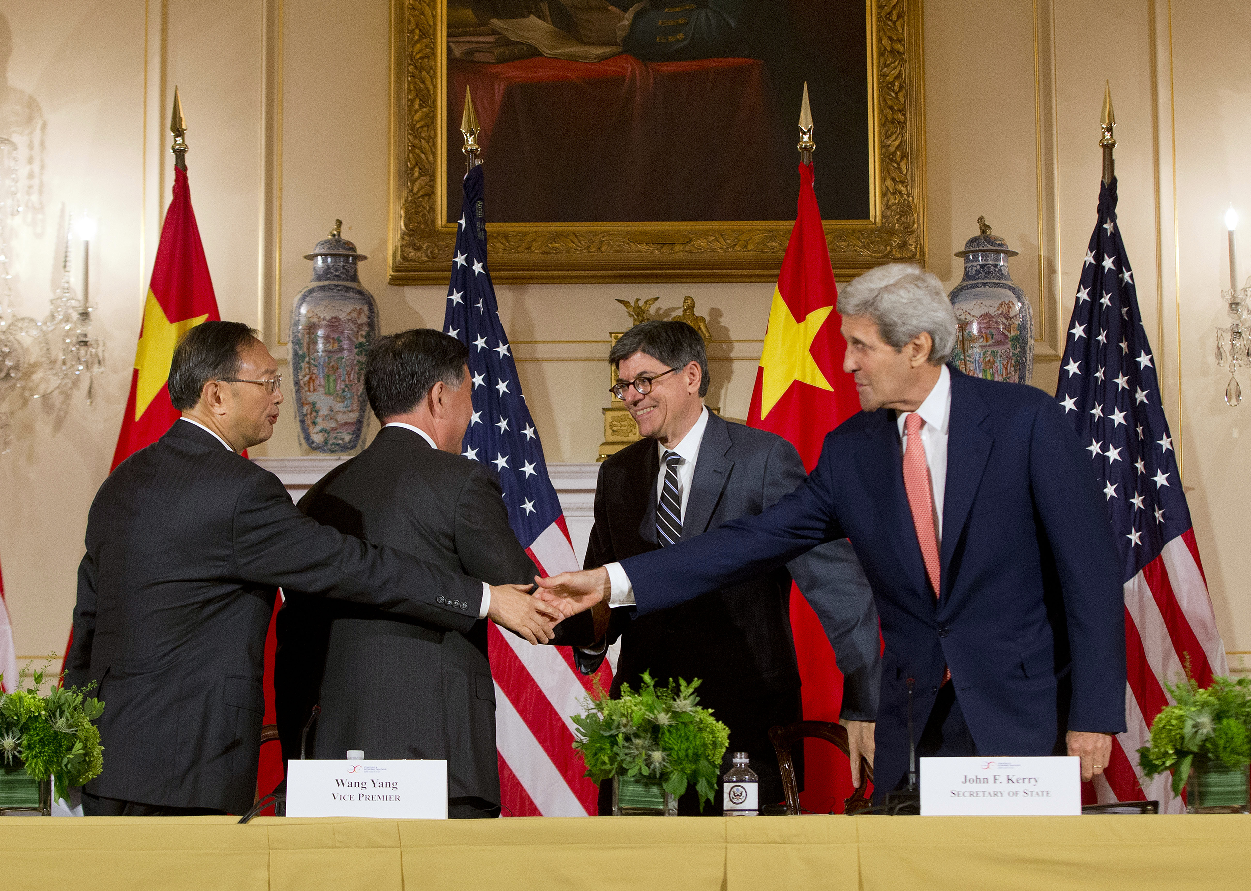 (From left) China's State Councilor Yang Jiechi, China's Vice Premier Wang Yang, Secretary of Treasury Jack Lew and Secretary of State John Kerry shake hands following the conclusion of the US China Closing Statements at US China Strategic and Economic Dialogue at the US State Department in Washington. Photo: AP