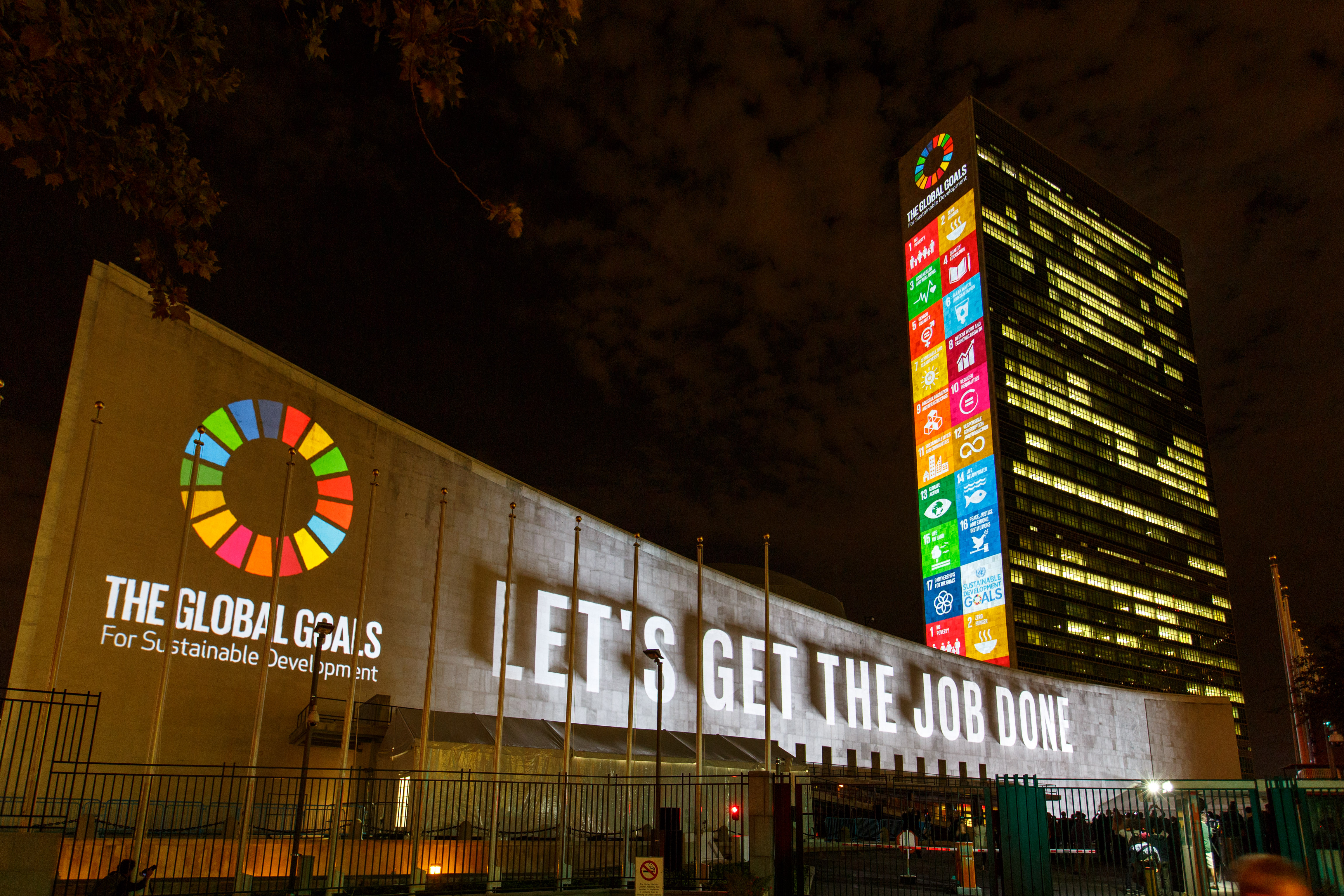 The facades of the United Nations headquarters building in New York being used a projection screen for a film about the 2030 Agenda last week. Photo: Xinhua