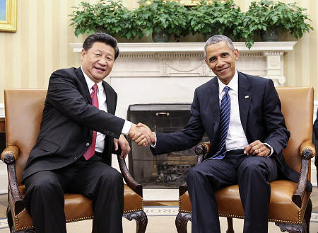 Chinese President Xi Jinping (left) holds a small-range talks with US President Barack Obama at the White House. Photo: Xinhua