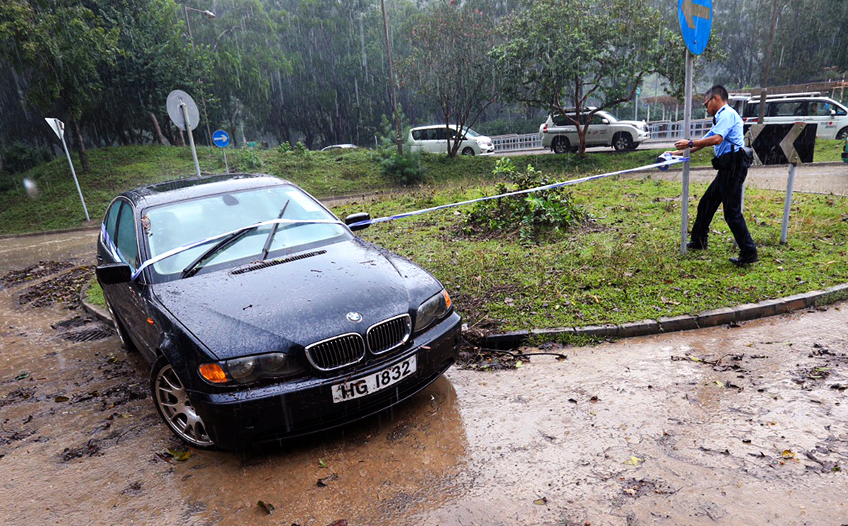 This car was engulfed in rain water at a roundabout near the entrance to Sai Kung Country Park. Photo: Dickson Lee