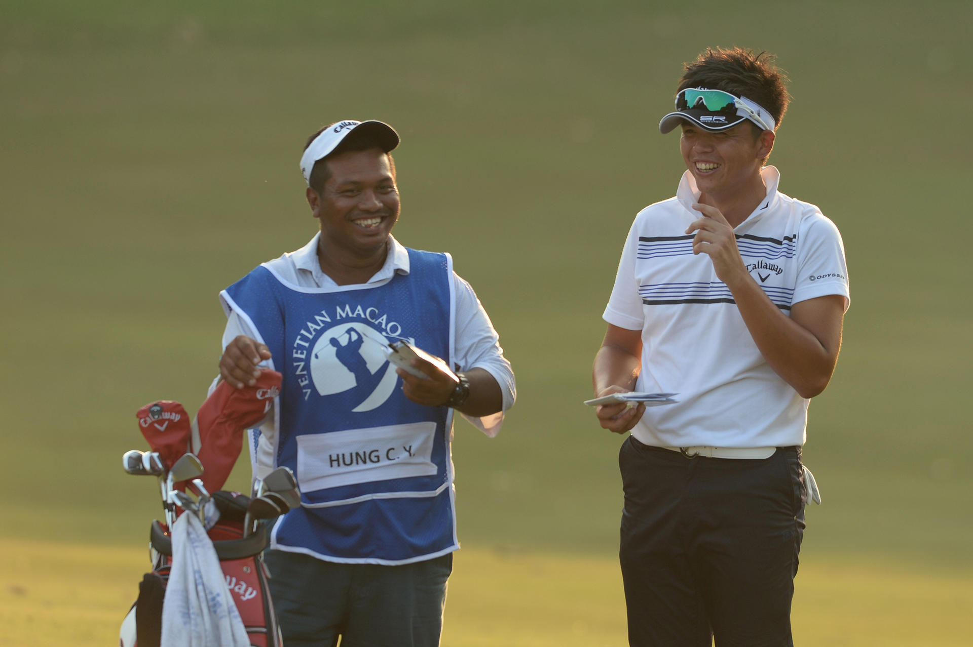 Hung Chien-yao of Taiwan chats to his caddy during the second round of the Venetian Macao Open yesterday. Photo: SCMP Pictures 
