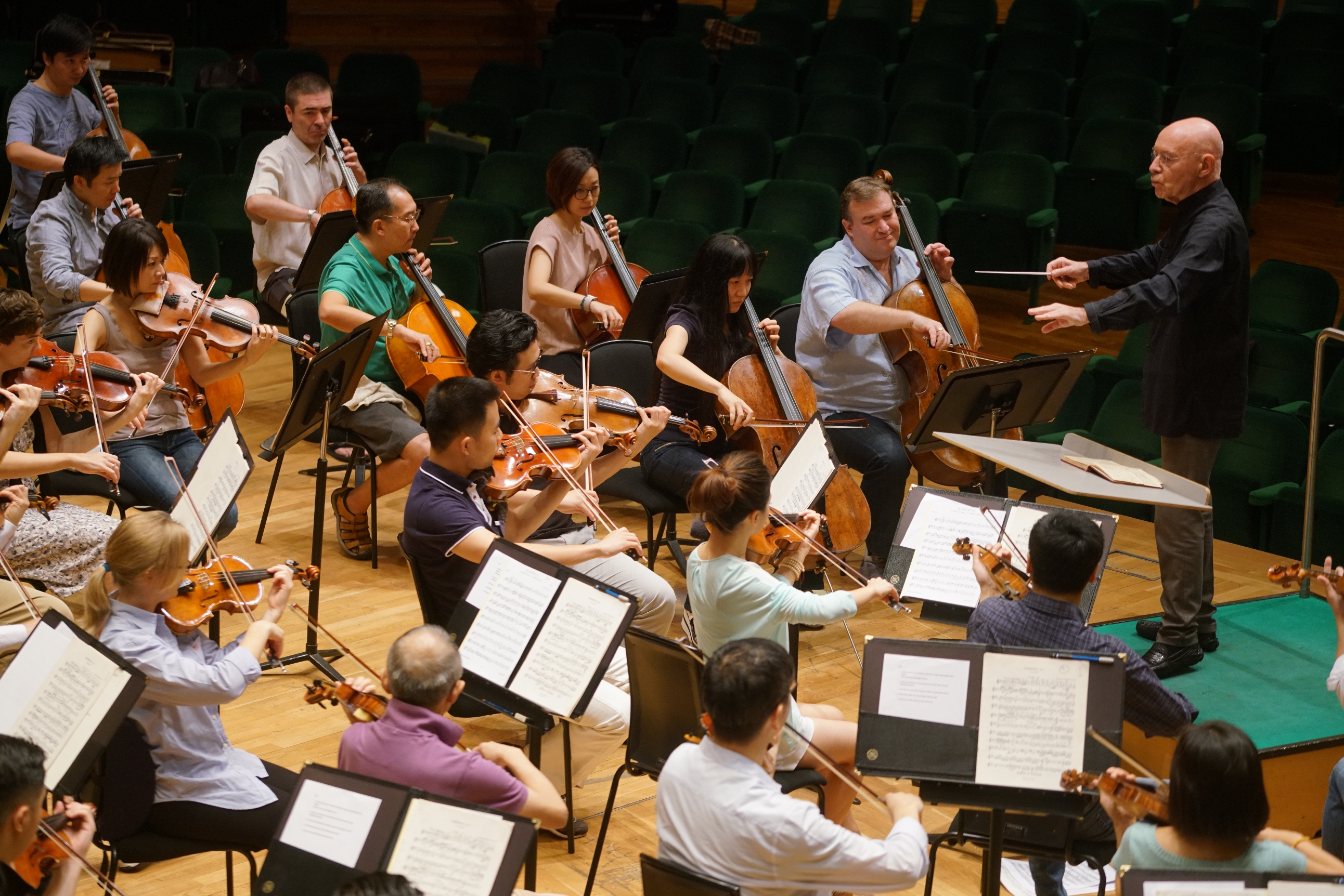 Christoph Eschenbach rehearses with the Hong Kong Philharmonic.