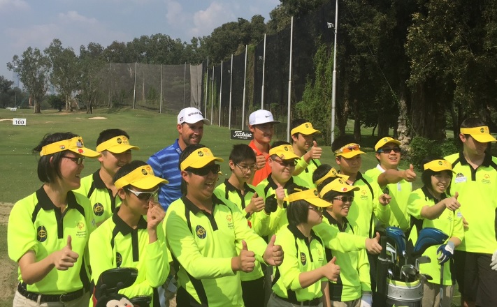 Padraig Harrington and Li Haotong with kids from the Hong Kong Special Olympics Golf Development Project. Photos: SCMP Pictures