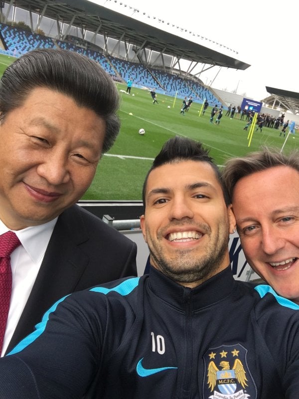 President Xi Jinping (left) and British Prime minister David Cameron pose for a selfie taken by Manchester City's striker Sergio Aguero. Photo: Manchester City