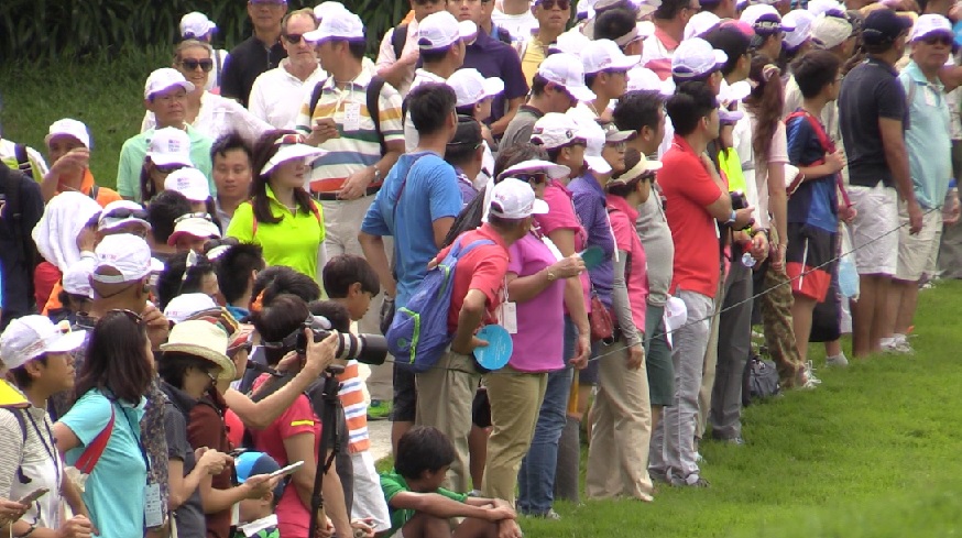 Some fans decided against following Justin Rose because it was too crowded. Photo: SCMP Pictures