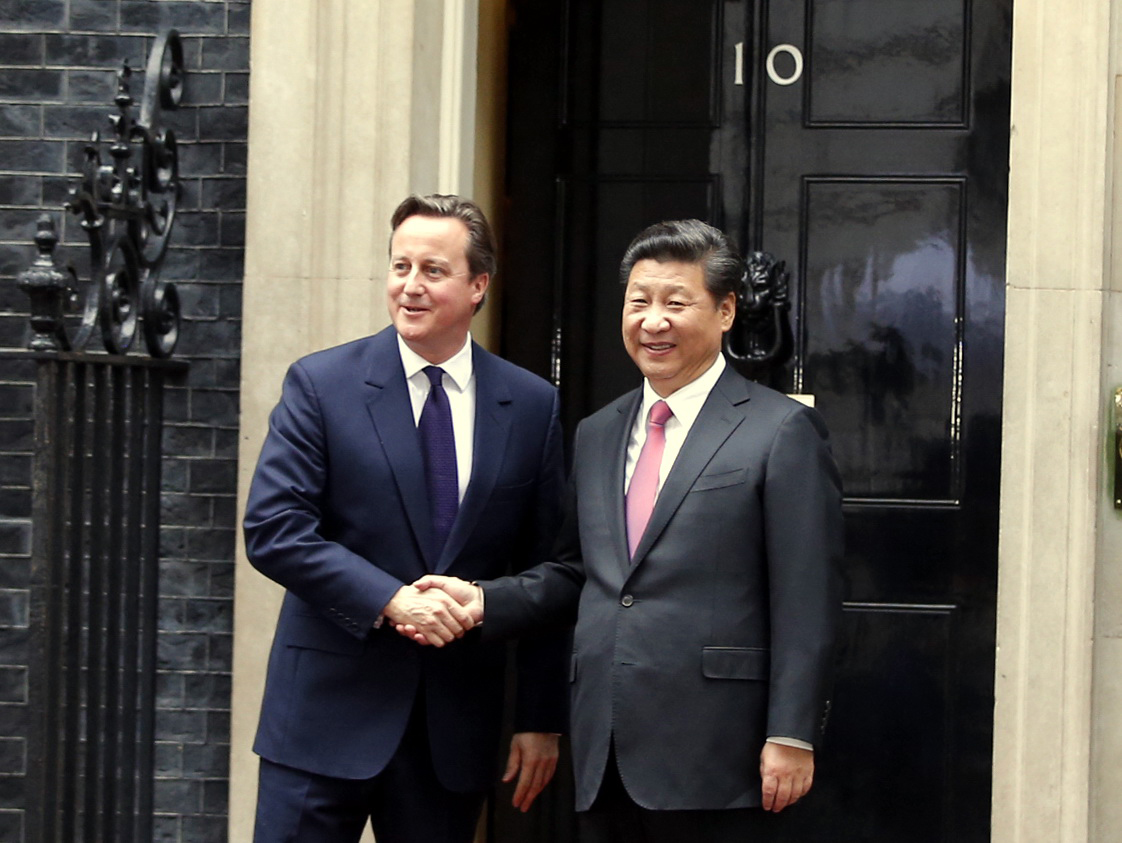 Chinese President Xi Jinping holds talks with British Prime Minister David Cameron at 10 Downing Street in London. Photo: Xinhua