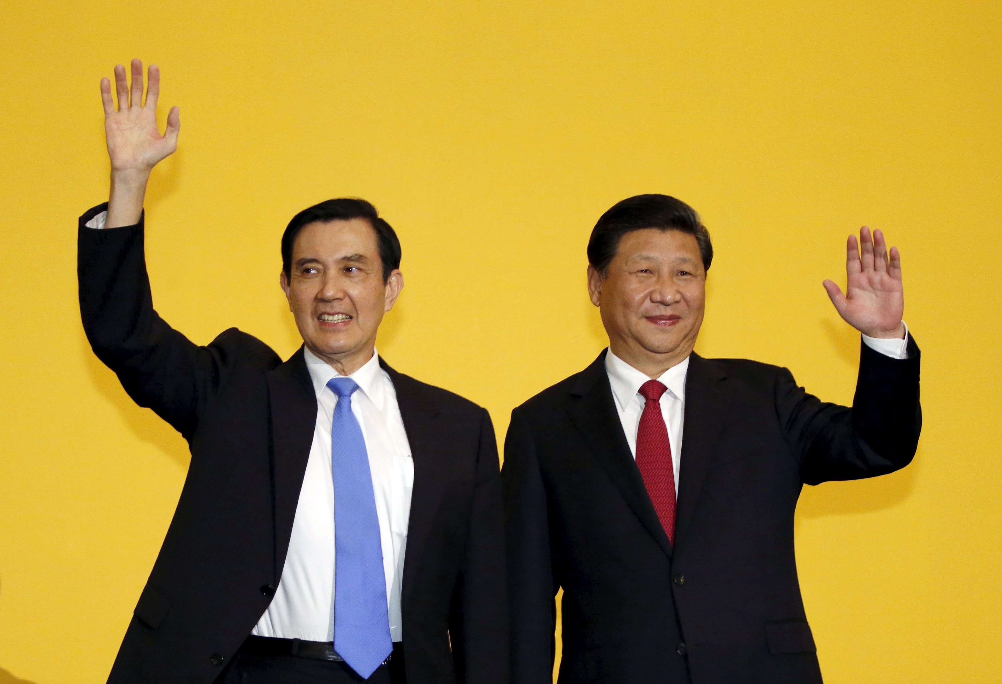 Xi Jinping and Ma Ying-jeou met for the first time at Singapore's Shangri-la hotel. Photo: Reuters