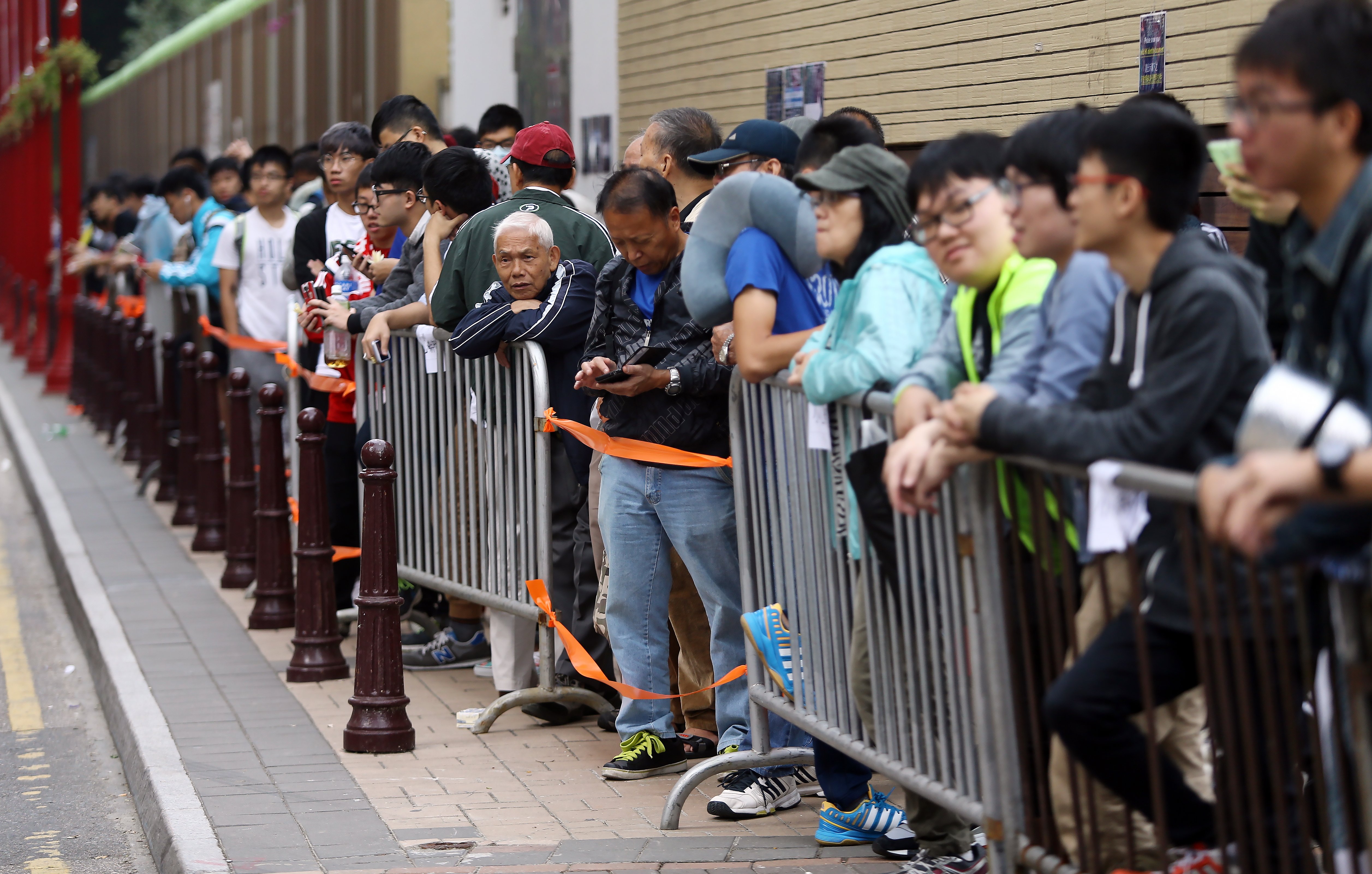 Hordes of football fans queued up for tickets for the Hong Kong versus China World Cup qualifier outside Mong Kok Stadium on November 4. Photo: Sam Tsang