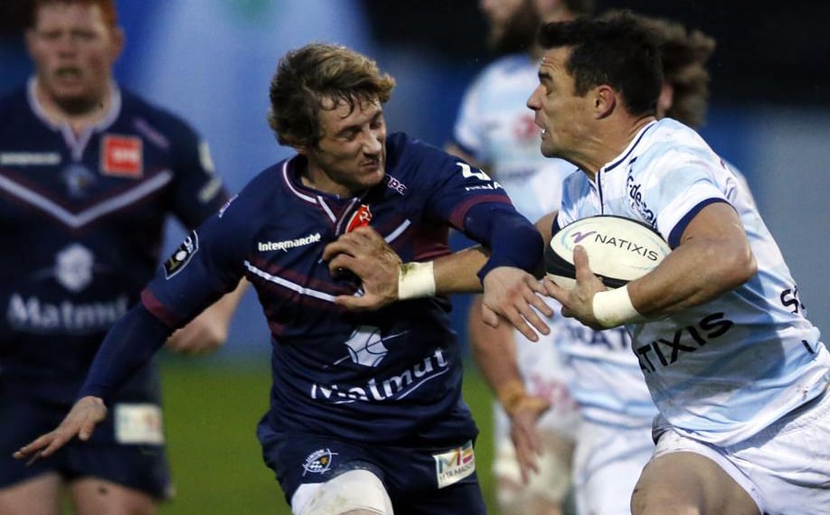 Racing 92 fly-half Dan Carter (right) runs with the ball during a French Top 14 triumph over Bordeaux-Bègles late Saturday at the Stade Yves-du-Manoir in Colombes. Photos: AFP