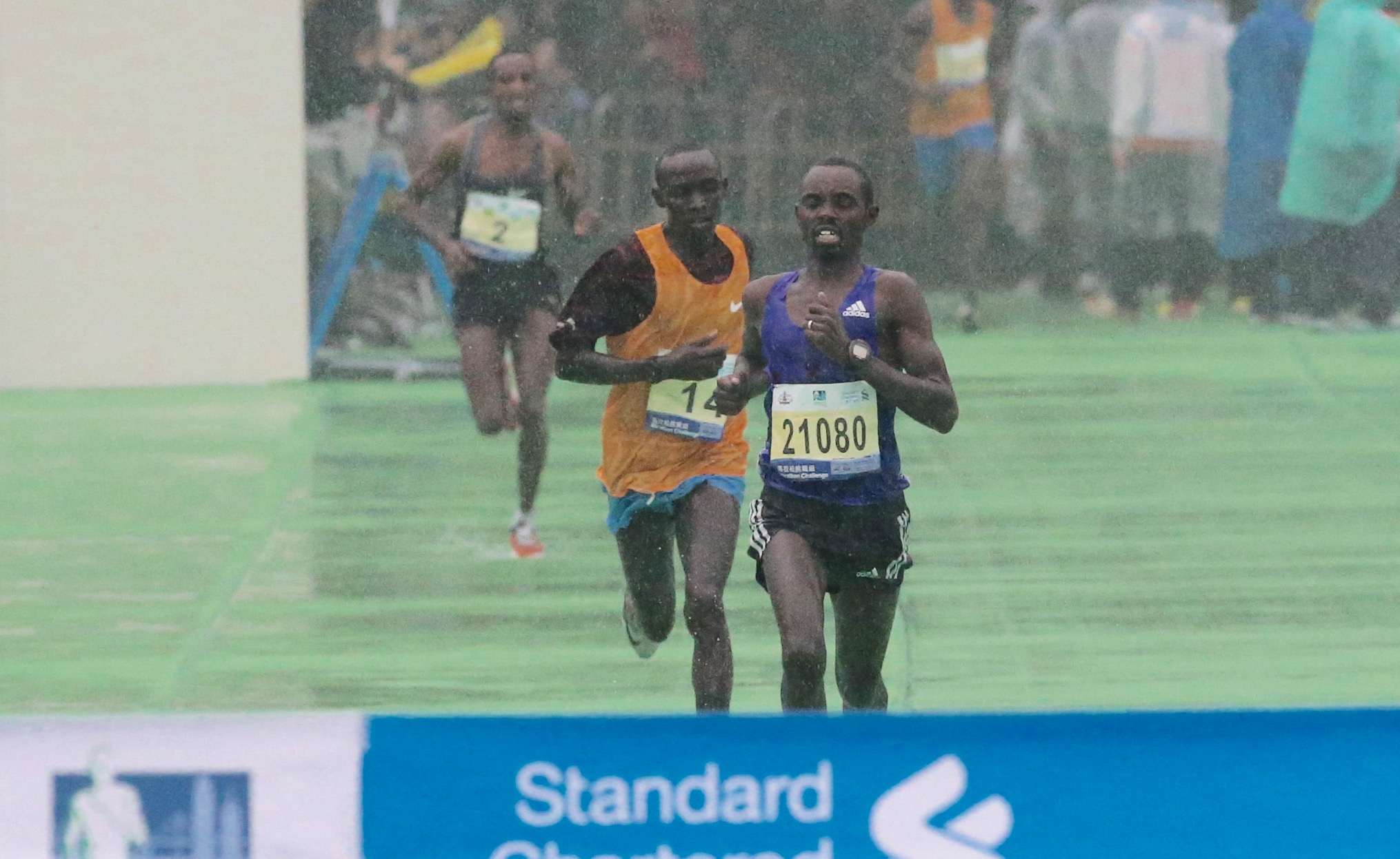 Men's full race winner Mike Kiprotich of Kenya. Photo: Nora Tam