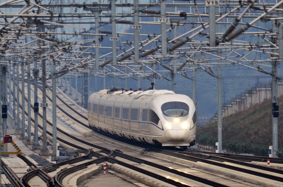 A train running on the Shanghai-Kunming high-speed railway heads for Yiwu Station, east China's Zhejiang Province. Photo: Xinhua