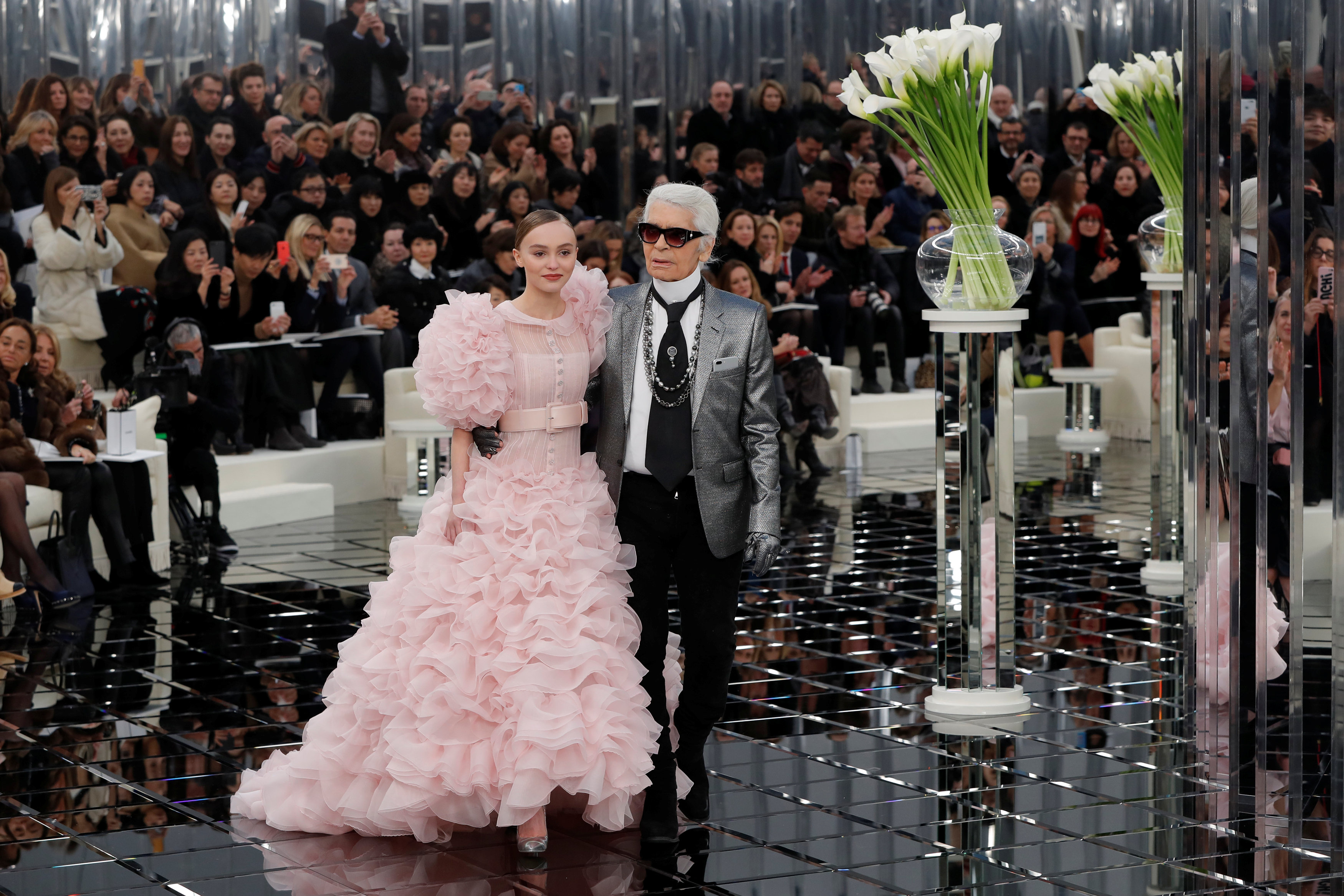 Chanel goes curvy for haute couture catwalk