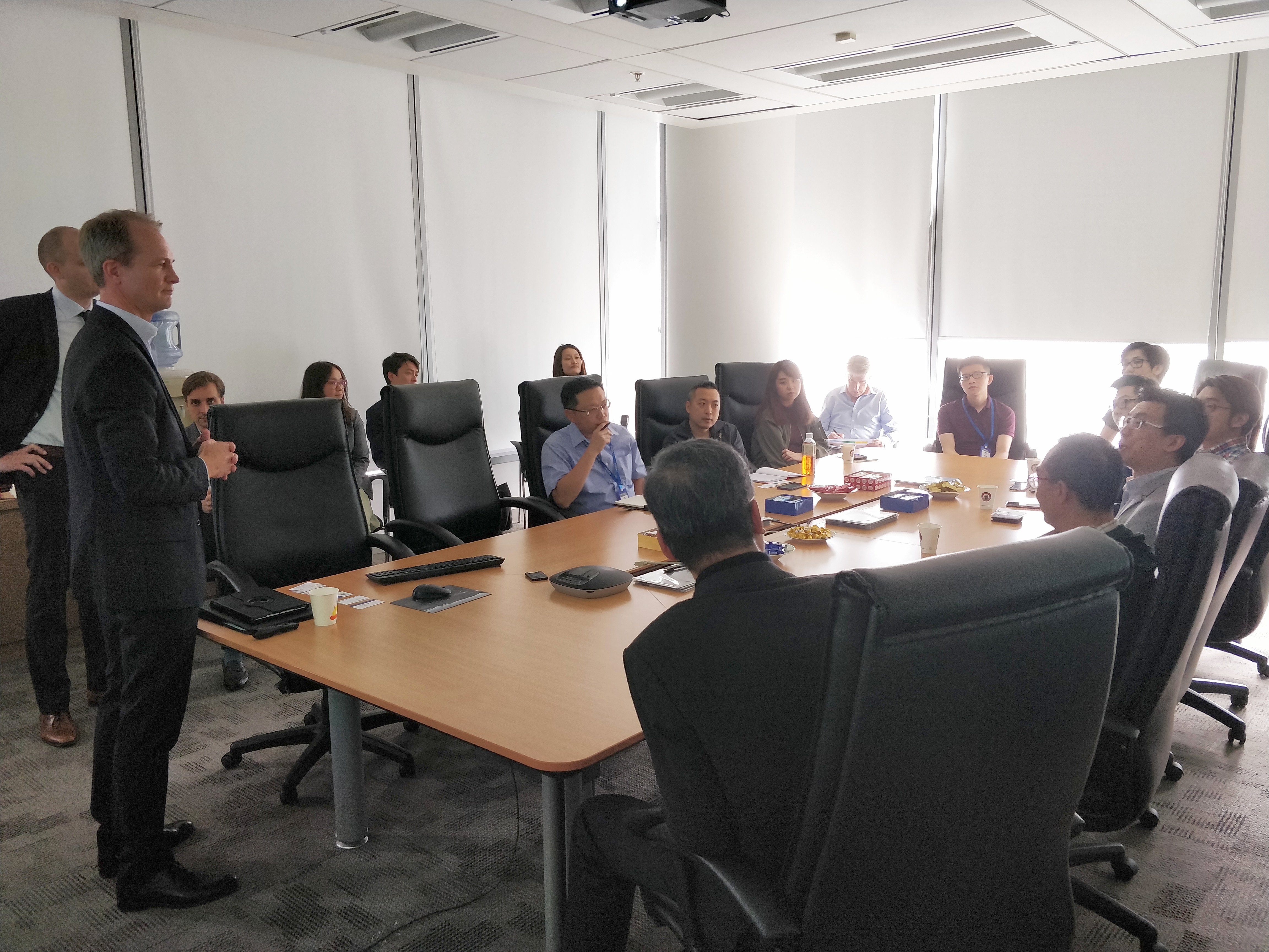 Willingness to collaborate: At this “InnoXchange” session at Scania Hong Kong’s office, new possibilities of partnerships arose through exciting thought exchange. (Standing, in foreground: Carl-Frederik Zachrisson, Managing Director of Scania Hong Kong)