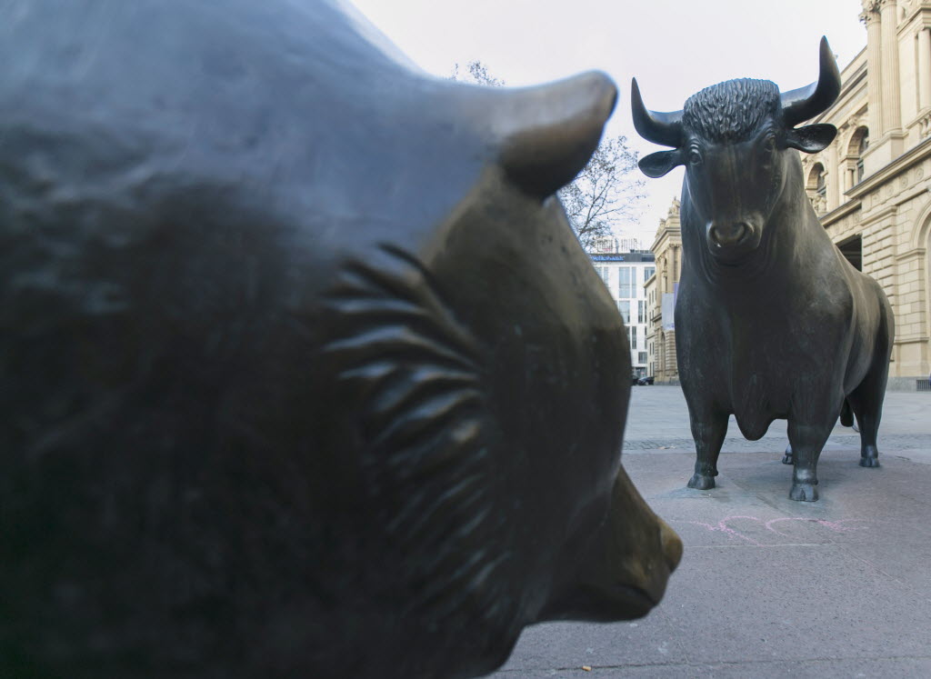 Two statues of a bear and a bull are seen outside the Frankfurt Stock Exchange. Photo: Bloomberg