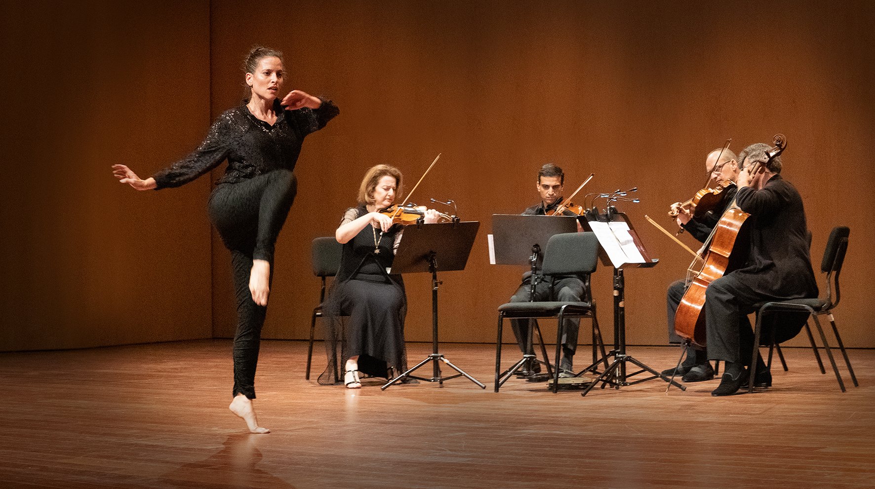 Renana Raz passionately integrates the energy of chamber music into her choreography in “16 Strings and One Body”.