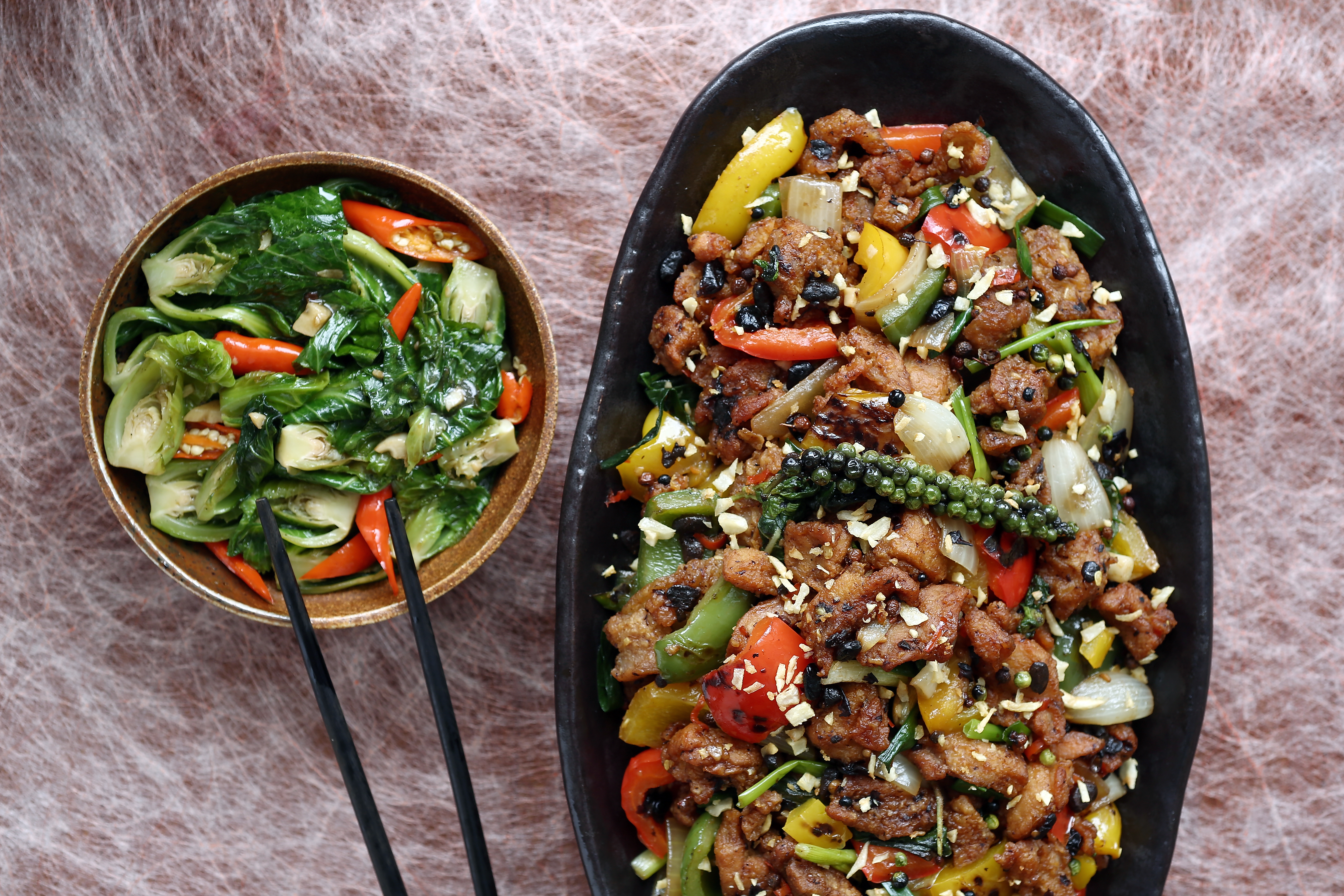 Fried chicken with Sichuan peppercorns, black beans and bell peppers