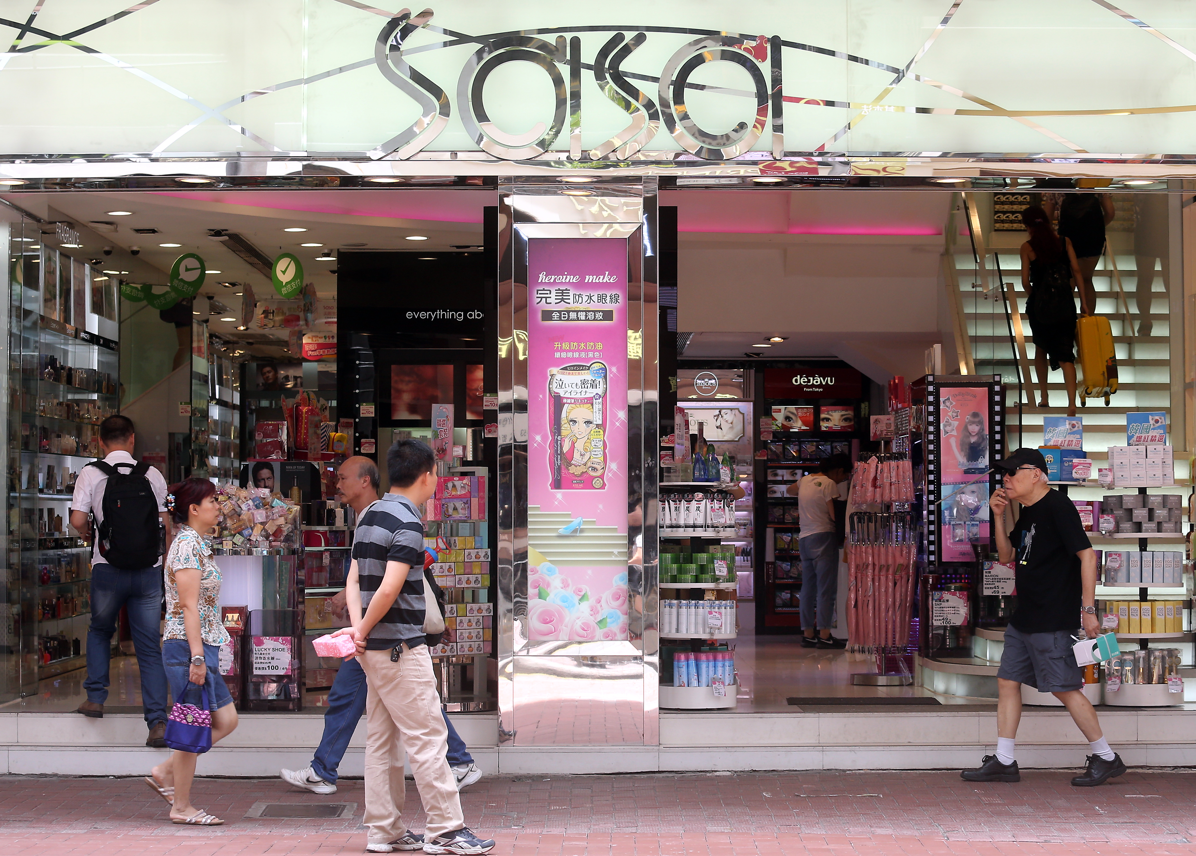 Sa Sa, Hong Kong's largest cosmetics chain, is closing all of its stores in Singapore and cutting 170 jobs as it reels from the anti-government protests and the US-China trade war. Photo: Dickson Lee