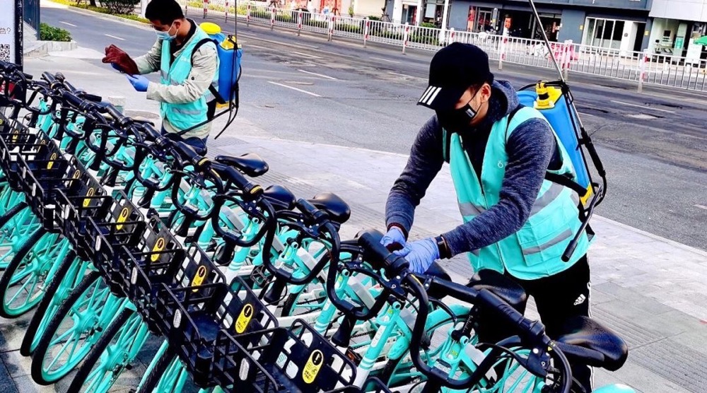 Hellobike, Qingju Bike and Meituan launched a campaign for their staff to disinfect all shared bikes on the streets daily, no matter the brand. (Picture: Didi)