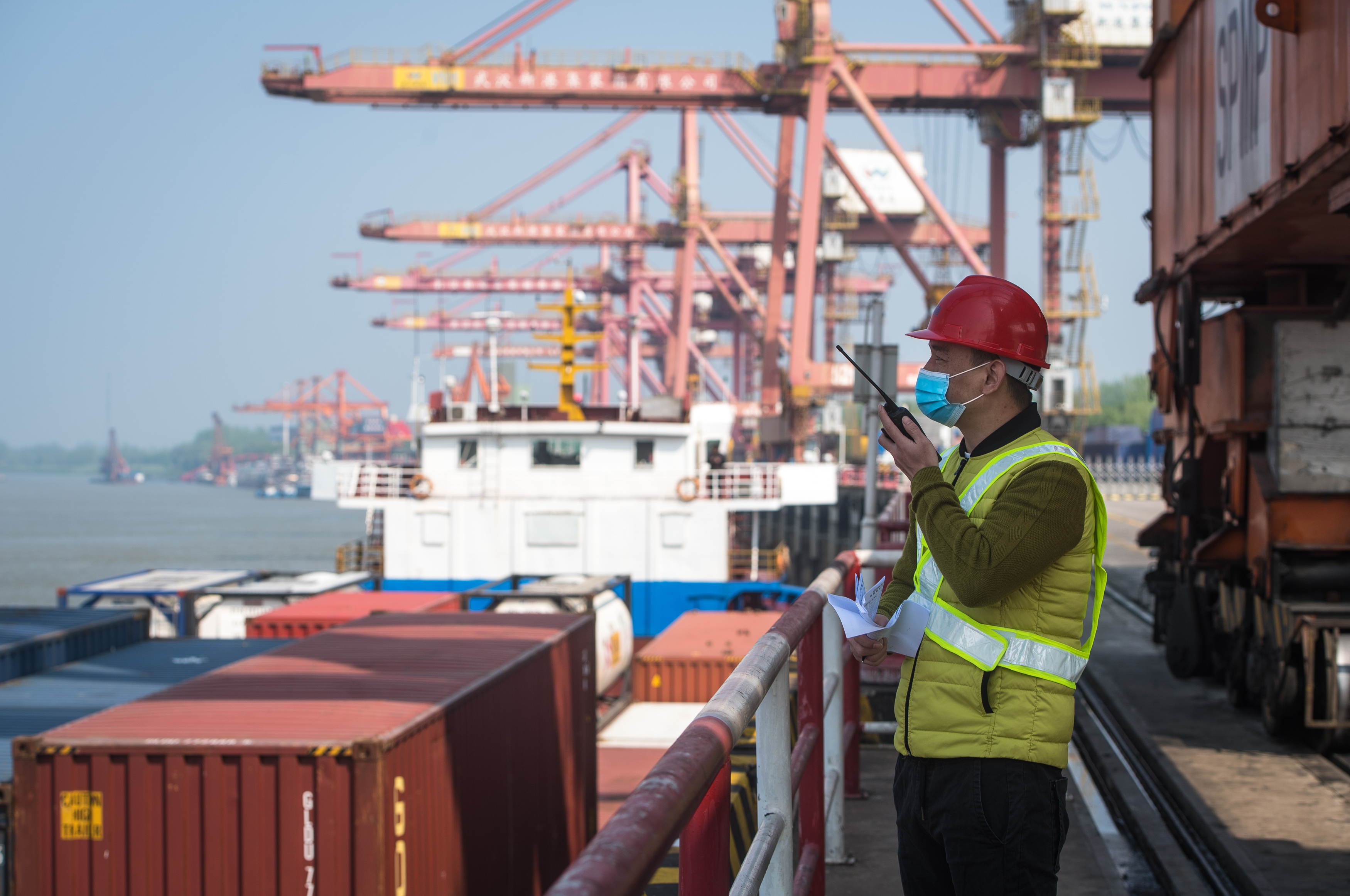 A worker at the Yangluo Port in Wuhan, central China’s Hubei province on April 12, 2020. Wuhan lifted outbound travel restrictions from April 8 after almost 11 weeks of lockdown to stem the spread of COVID-19. The cargoes piled up at ports have also been shipping away since the water ports in Wuhan resumed operation. Photo: Xinhua
