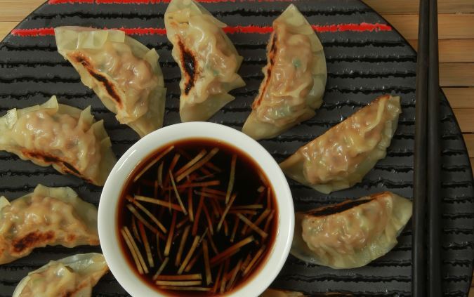 Easy gyoza (pan-fried pork dumplings)