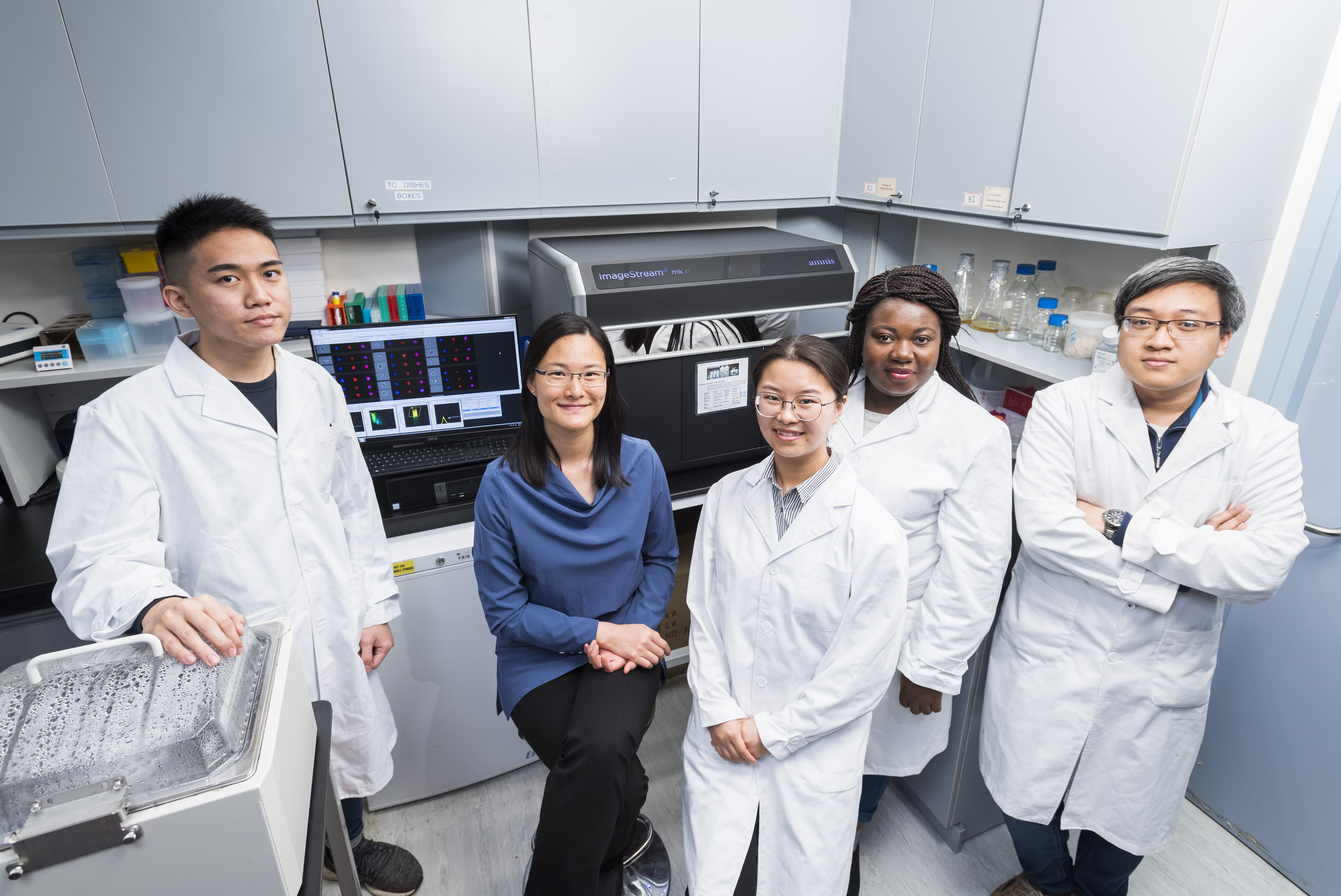 Dr Chow Kwan Ting (second from left) and her research team at CityU.