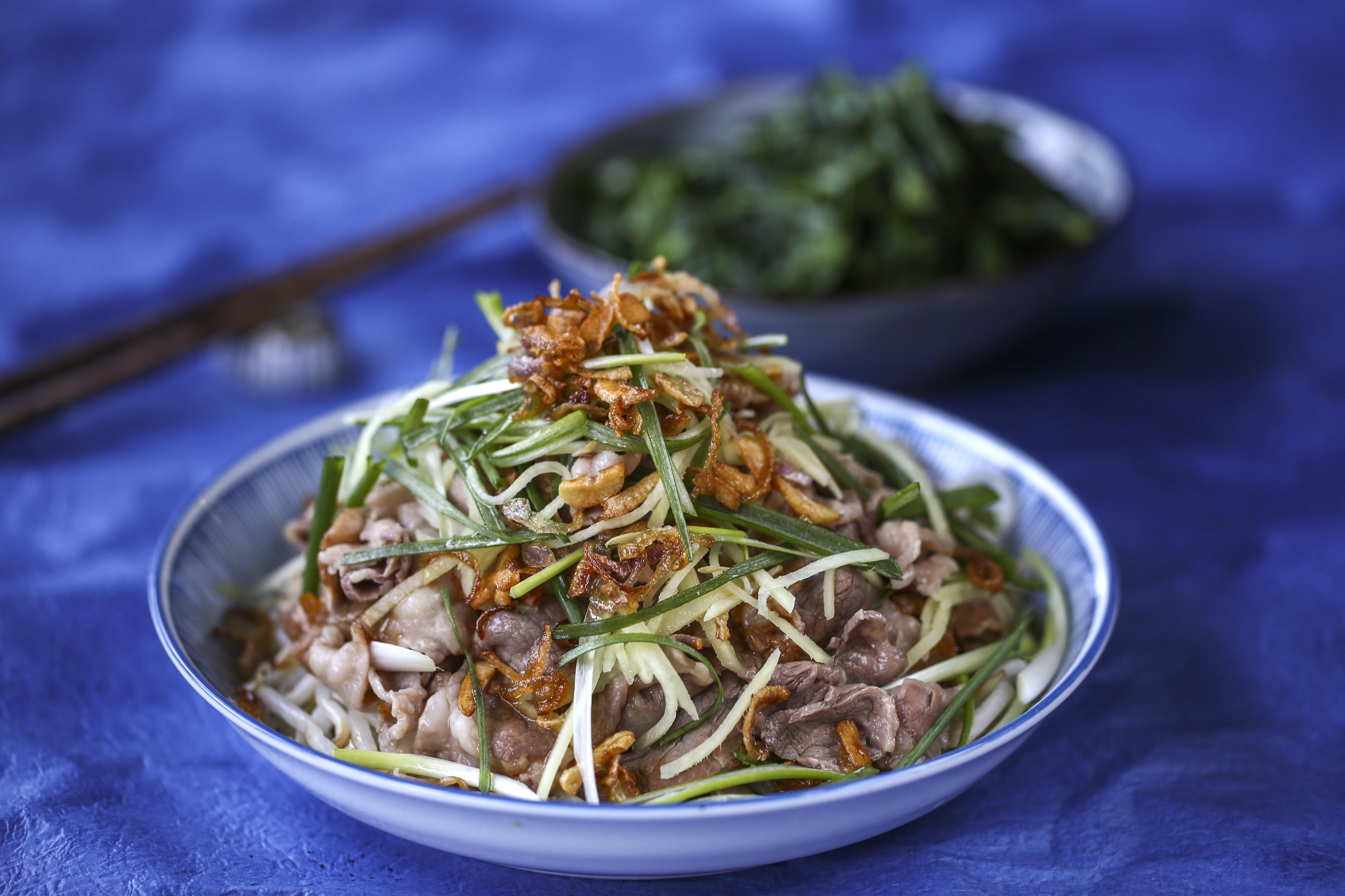 Easy Chinese poached beef and bean sprouts