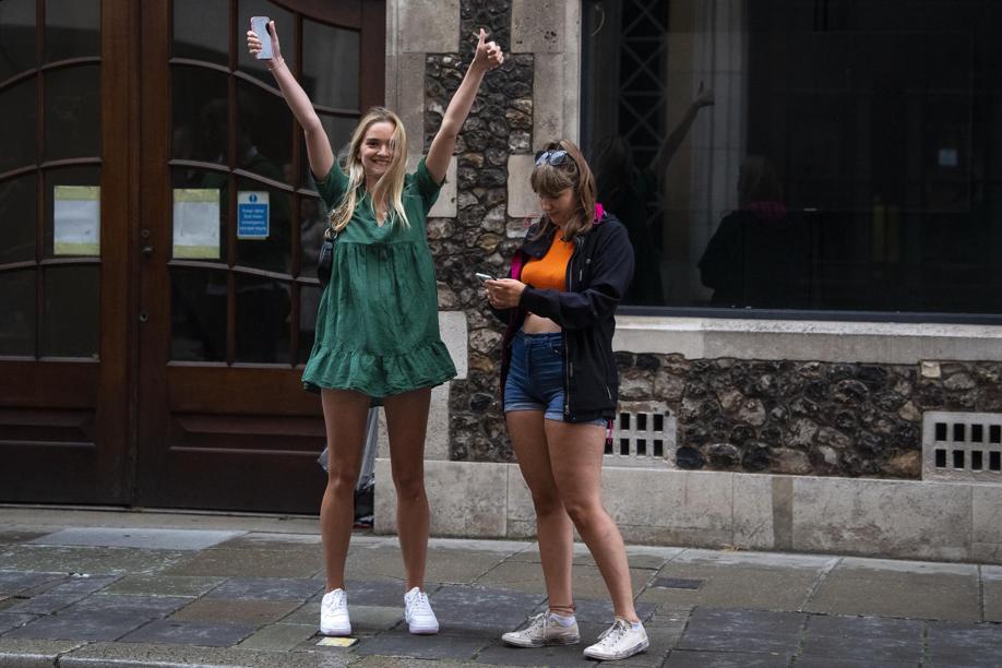 Students outside the Department for Education building in London, react to news of the policy U-turn on the system for awarding A-level and GCSE grades, Monday Aug. 7, 2020. Exam-grading policy was set because no exams were possible because of the coronavirus. The British government has scrapped an exam-grading policy that was set to deprive thousands of 18-year-olds, especially the more disadvantaged, of their university places. Photo: AP