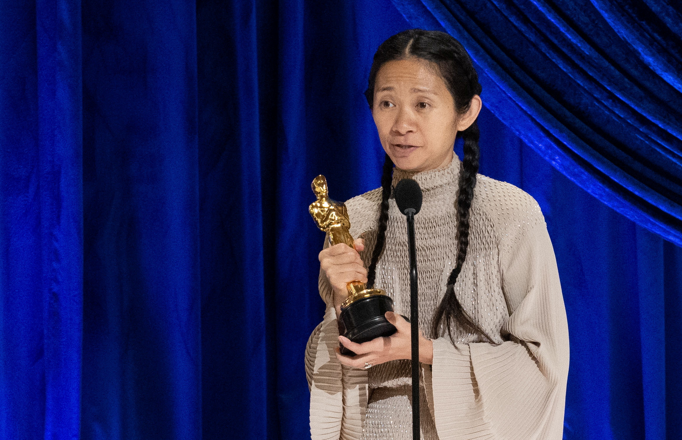 Chloe Zhao accepts the award for best director for "Nomadland" at the 2021 Oscars. Photo: Reuters