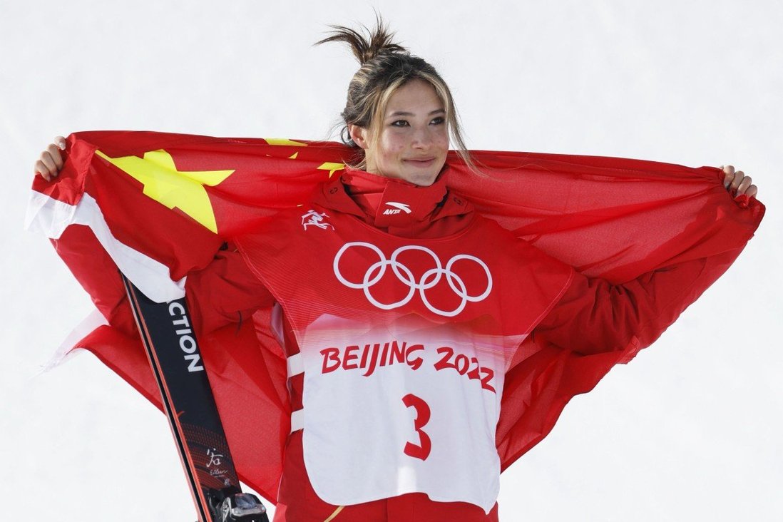 Eileen Gu Gold Medalist Freestyle Ski Model Poster -  Hong Kong