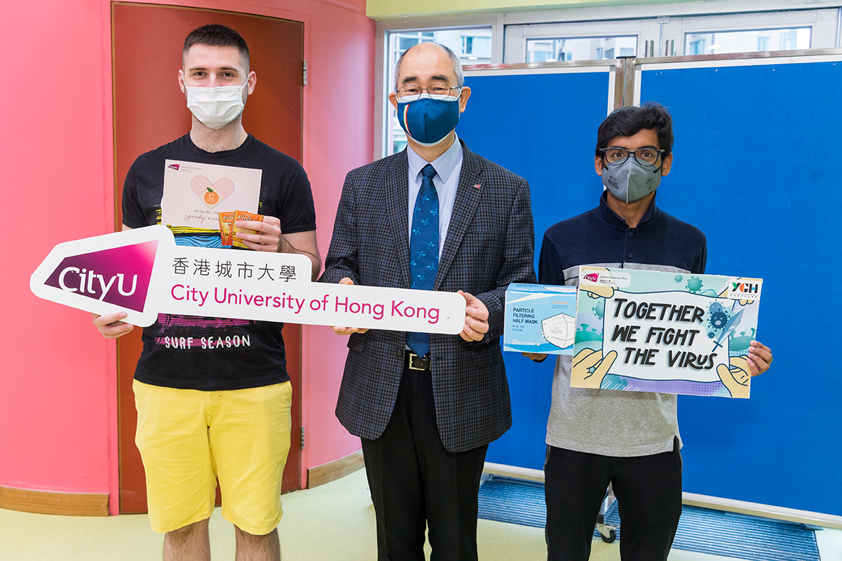 Professor Raymond Chan (centre), Vice-President (Student Affairs) of CityU, says Student Residence Office has set up various contingency measures to help students who were infected and cope with the critical situation under the COVID-19 pandemic.