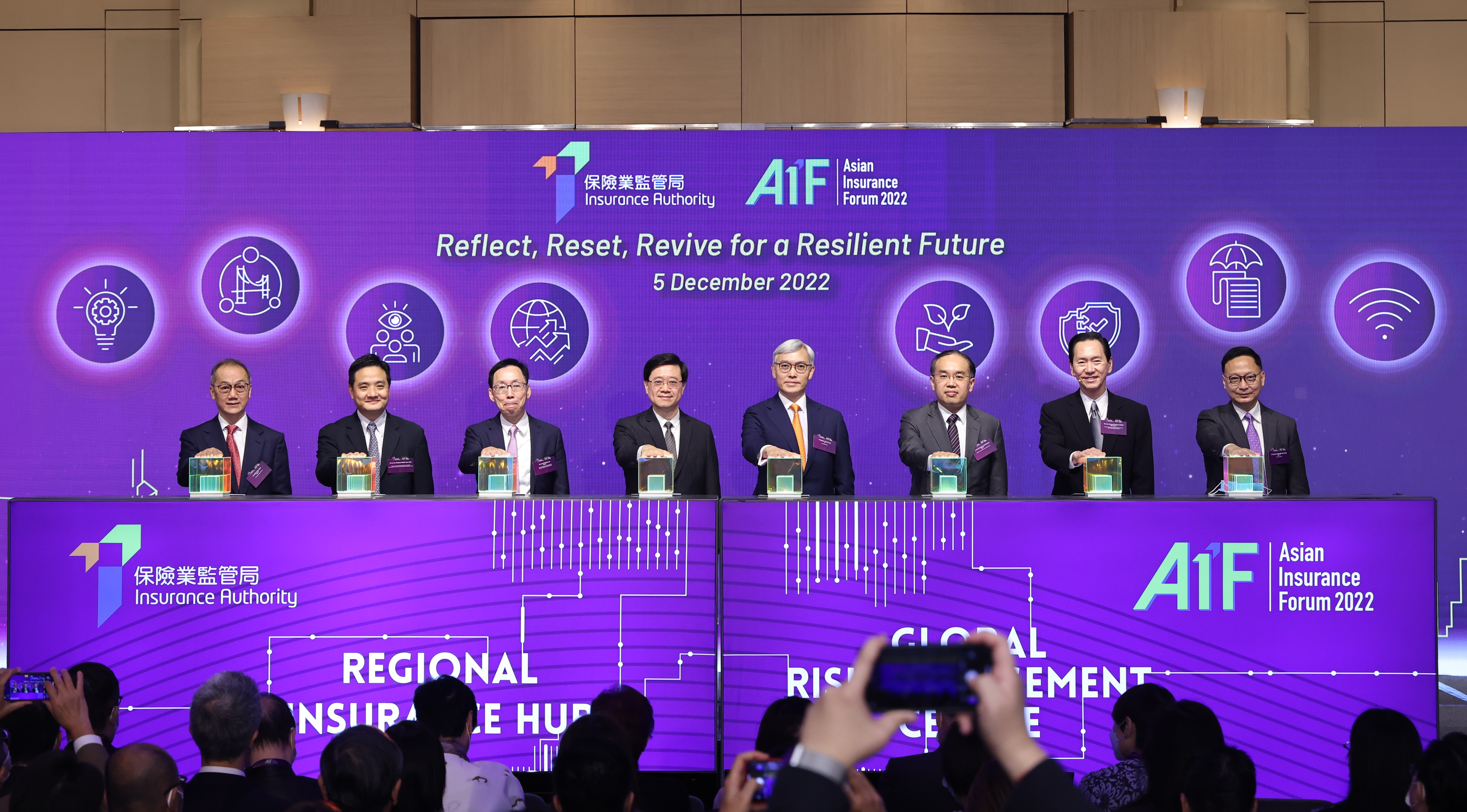 Officiating guests at the opening ceremony of the AIF 2022 (from left): Kwok Kwok-chuen, Chief Executive Officer, Hong Kong Academy of Finance; Dr Stephen Wong, Member of Legislative Council (Election Committee) of the HKSAR; Chan Kin-por, Non-Official Member of Executive Council of the HKSAR; John Lee, Chief Executive of the HKSAR; Stephen Yiu, Chairman of the IA; Christopher Hui, Secretary for Financial Services and the Treasury of the HKSAR; Bernard Charnwut Chan, Hong Kong Deputy to the National People’s Congress of the People’s Republic of China; and Clement Cheung, Chief Executive Officer of the IA.