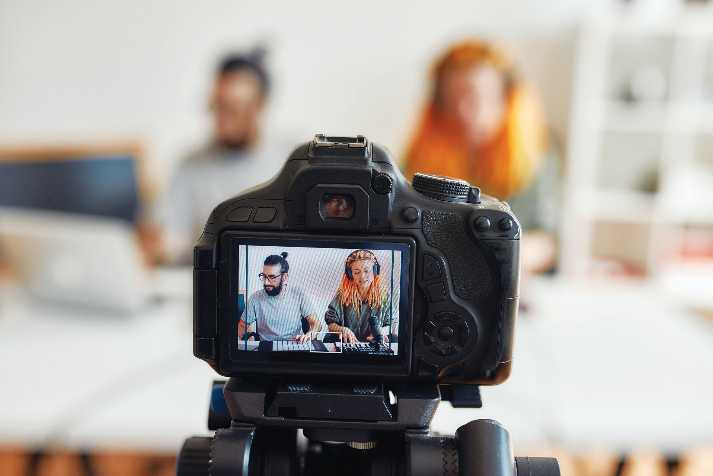 Multimodal Construction of Interculturality in YouTube Videos